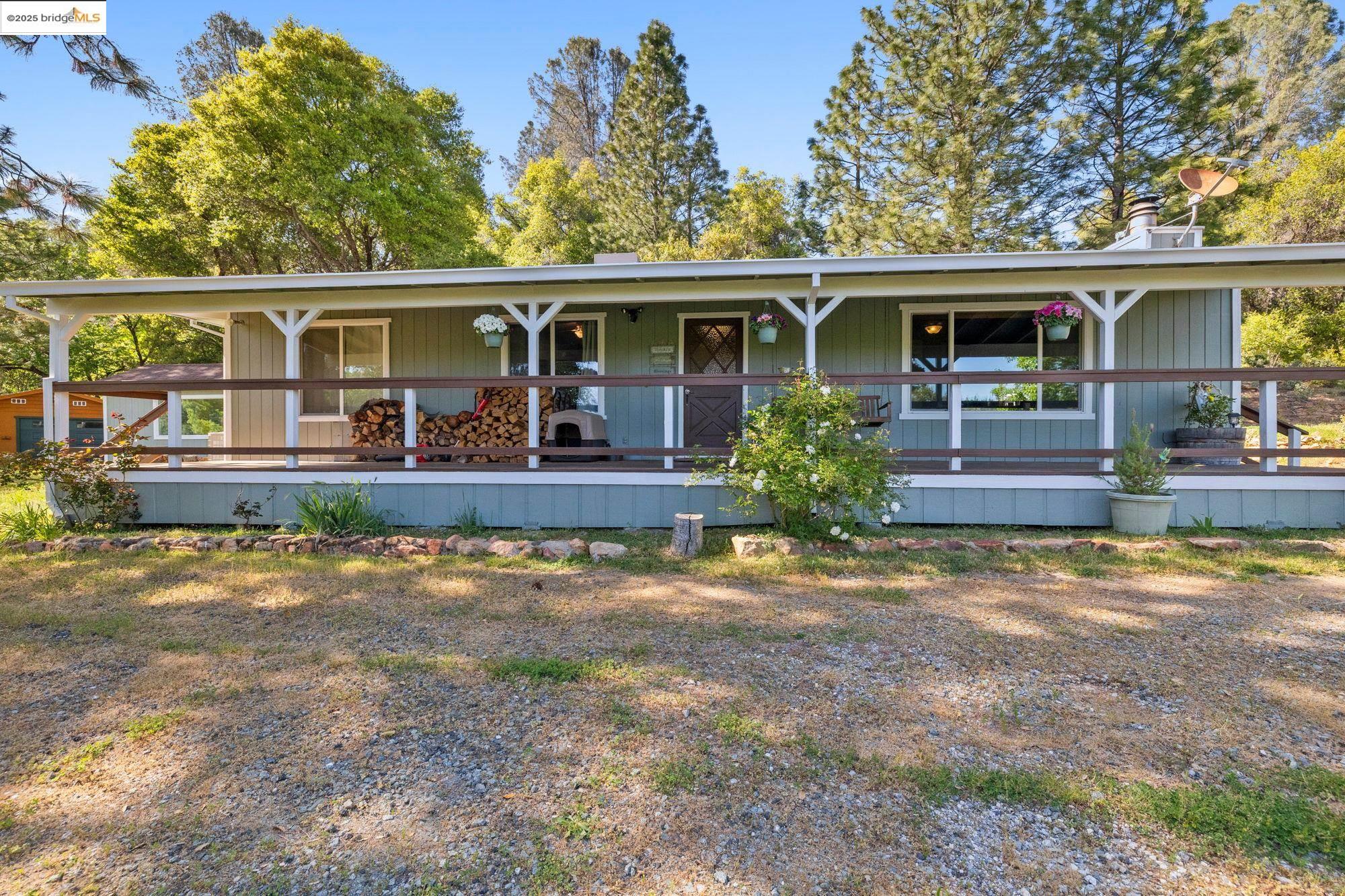 Detail Gallery Image 3 of 38 For 20904 Maranatha Road, Tuolumne,  CA 95379 - 3 Beds | 2 Baths