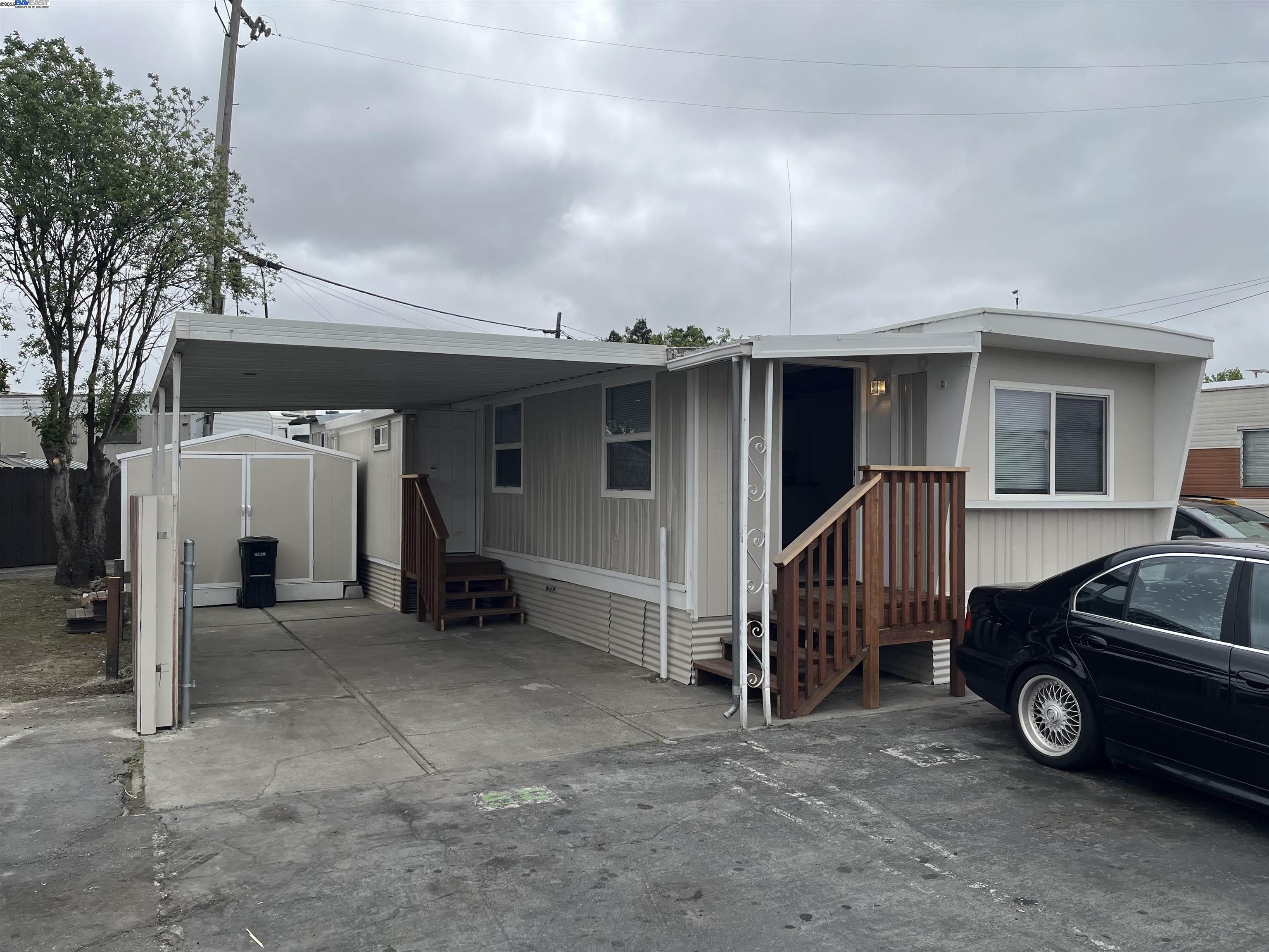 Detail Gallery Image 1 of 1 For 15263 Hesperian #56,  San Leandro,  CA 94578 - 3 Beds | 1/1 Baths