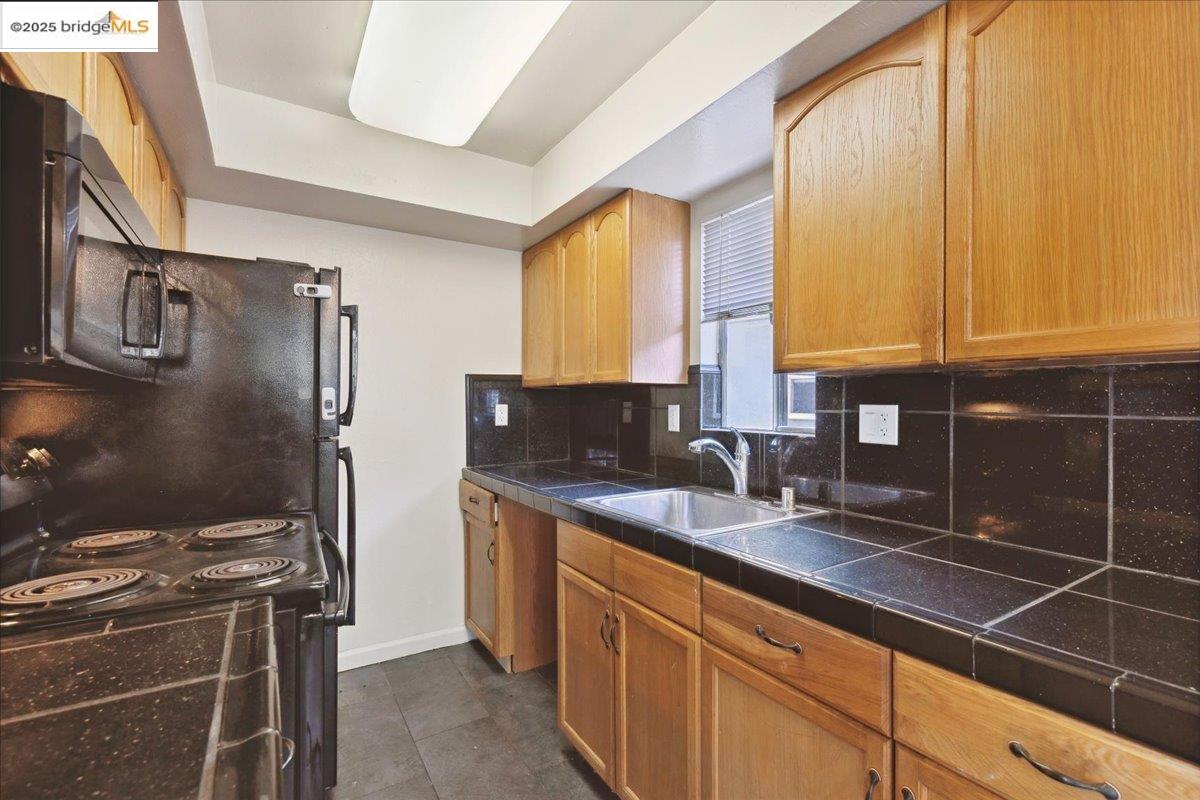 6630 Macarthur Blvd # 2, Oakland, California 94605, 2 Bedrooms Bedrooms, 4 Rooms Rooms,1 BathroomBathrooms,Residential,For Sale,6630 Macarthur Blvd # 2,41094536