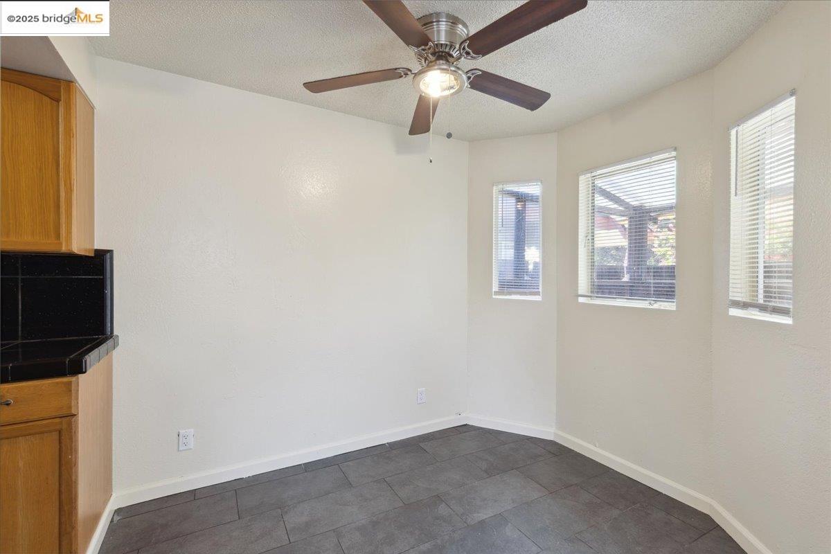 6630 Macarthur Blvd # 2, Oakland, California 94605, 2 Bedrooms Bedrooms, 4 Rooms Rooms,1 BathroomBathrooms,Residential,For Sale,6630 Macarthur Blvd # 2,41094536