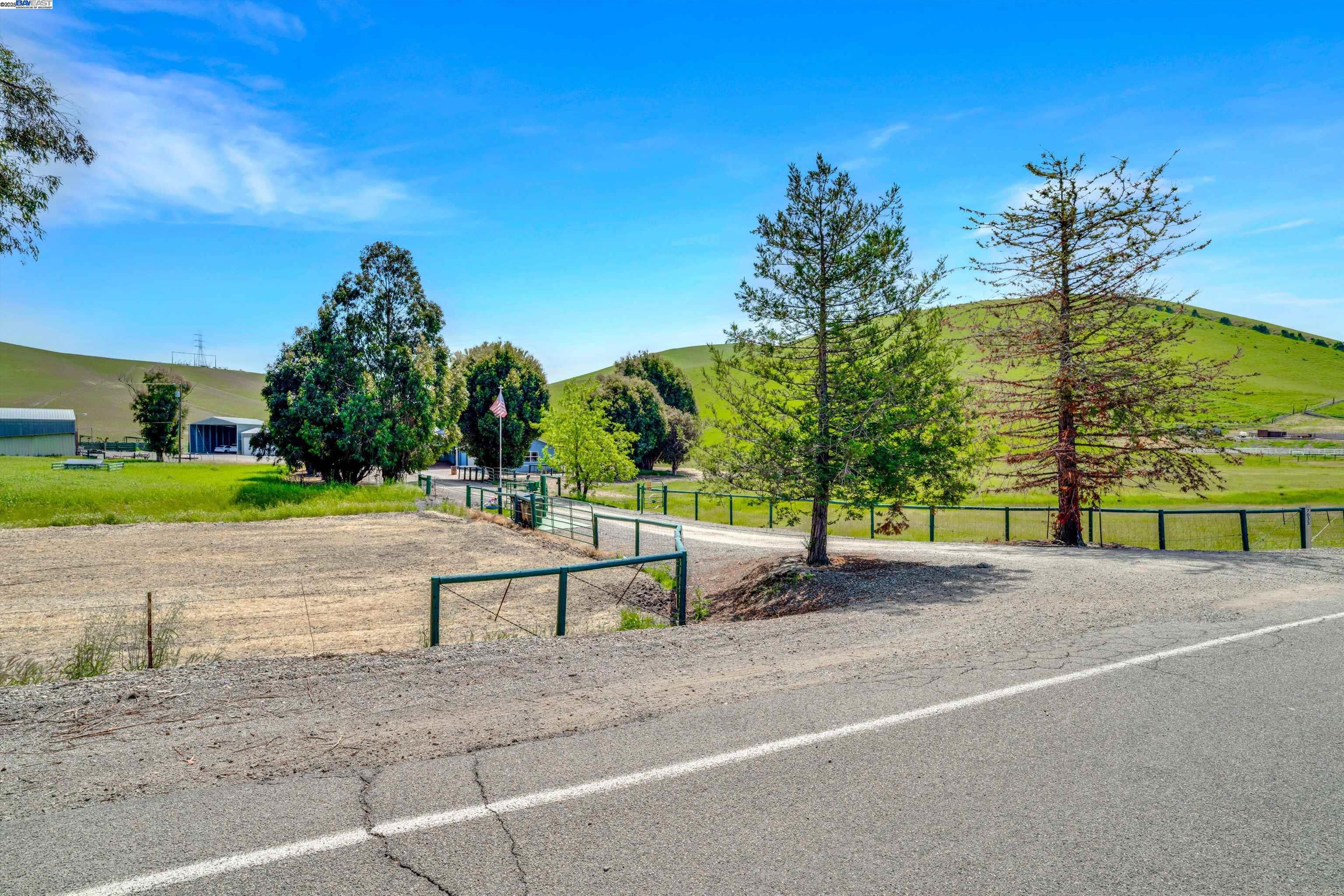 Detail Gallery Image 2 of 50 For 7033 Collier Canyon Rd, Livermore,  CA 94551 - 3 Beds | 2 Baths