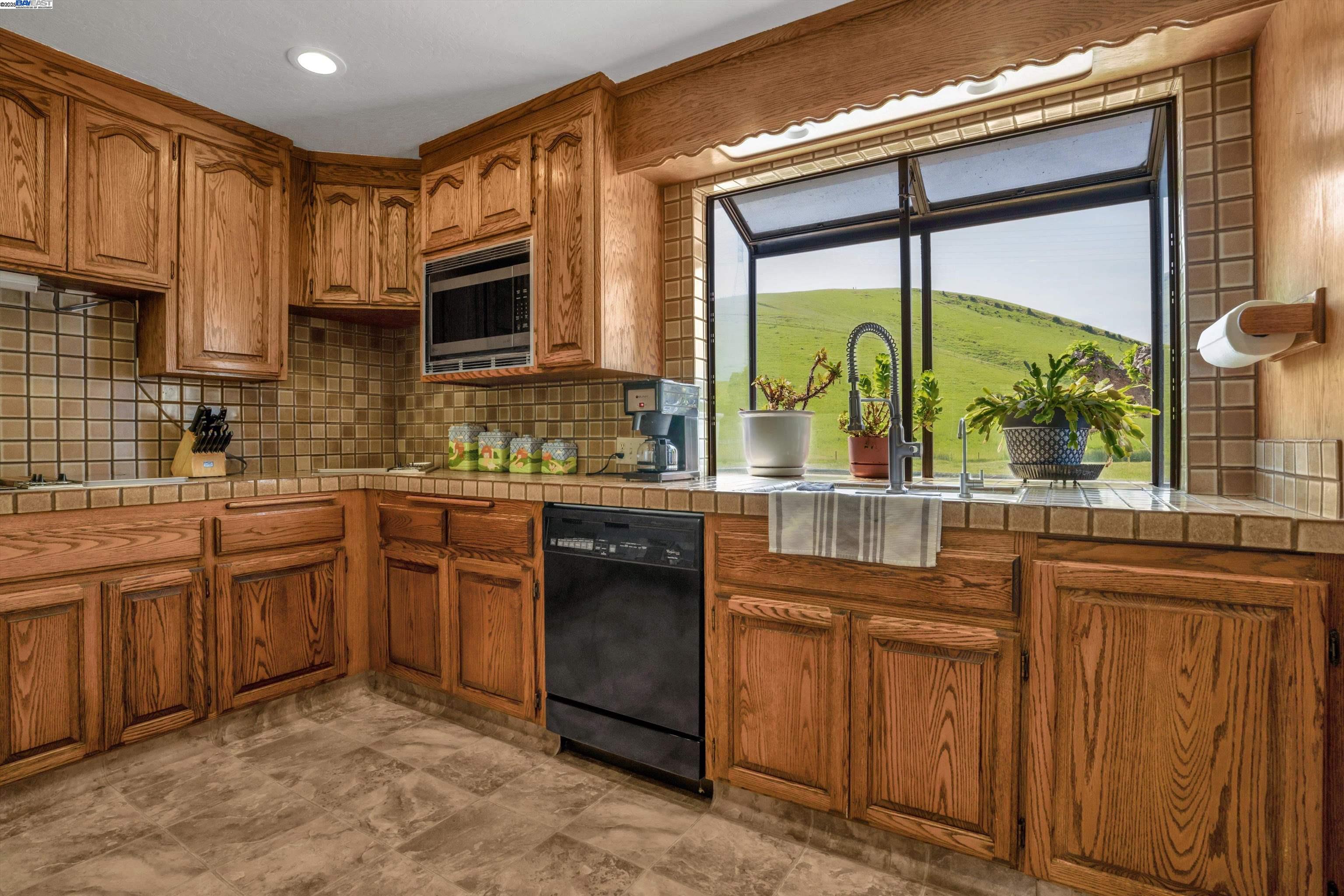 Detail Gallery Image 19 of 50 For 7033 Collier Canyon Rd, Livermore,  CA 94551 - 3 Beds | 2 Baths