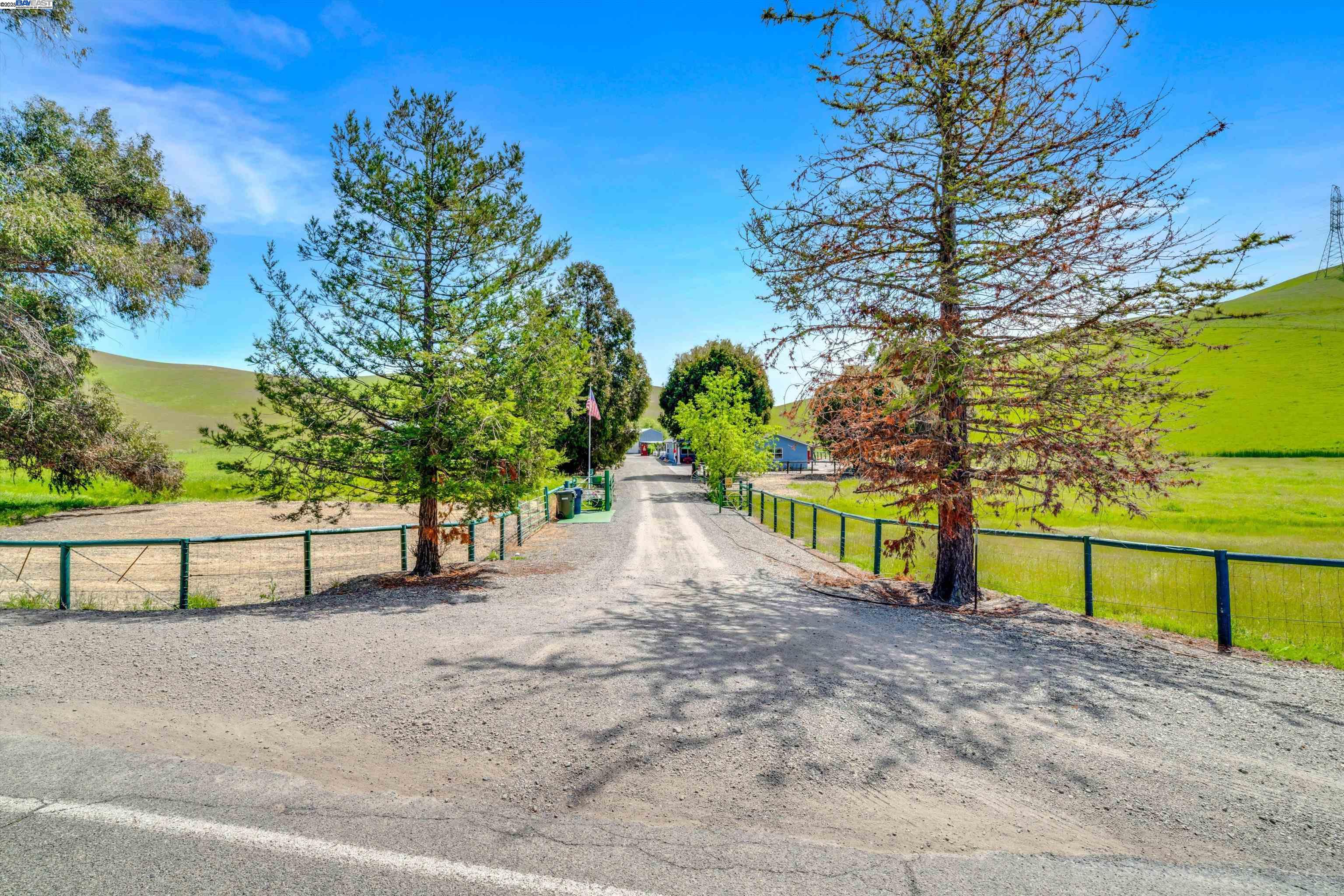 Detail Gallery Image 4 of 50 For 7033 Collier Canyon Rd, Livermore,  CA 94551 - 3 Beds | 2 Baths