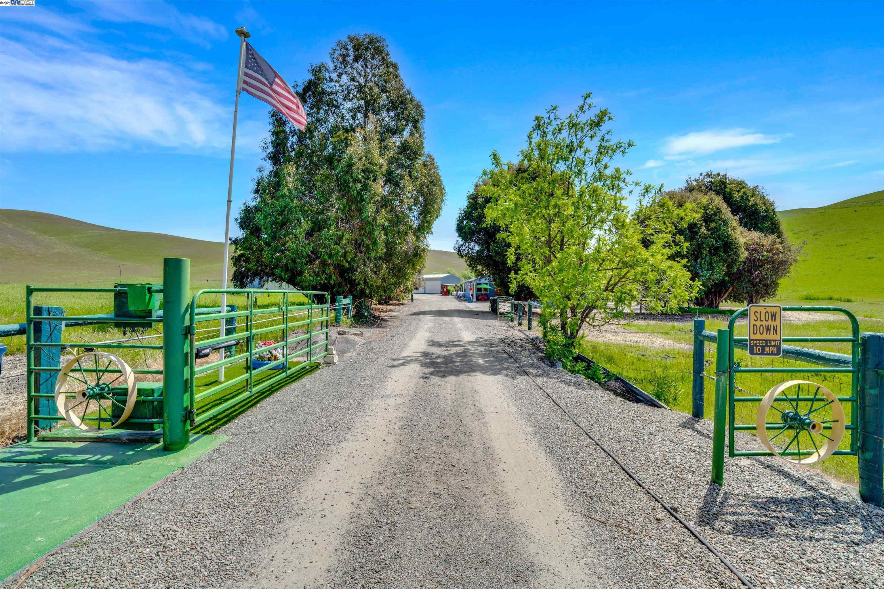 Detail Gallery Image 5 of 50 For 7033 Collier Canyon Rd, Livermore,  CA 94551 - 3 Beds | 2 Baths