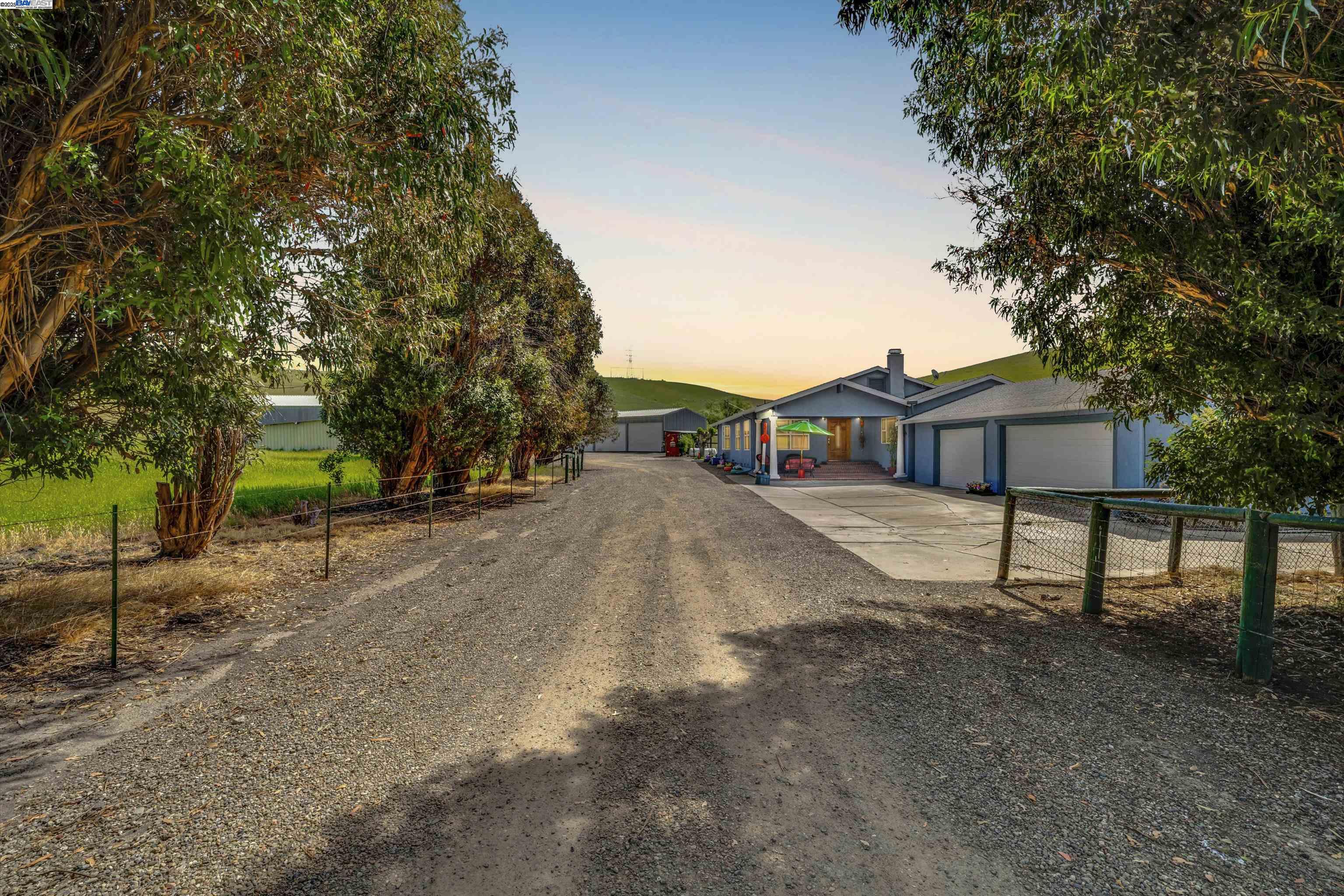 Detail Gallery Image 6 of 50 For 7033 Collier Canyon Rd, Livermore,  CA 94551 - 3 Beds | 2 Baths