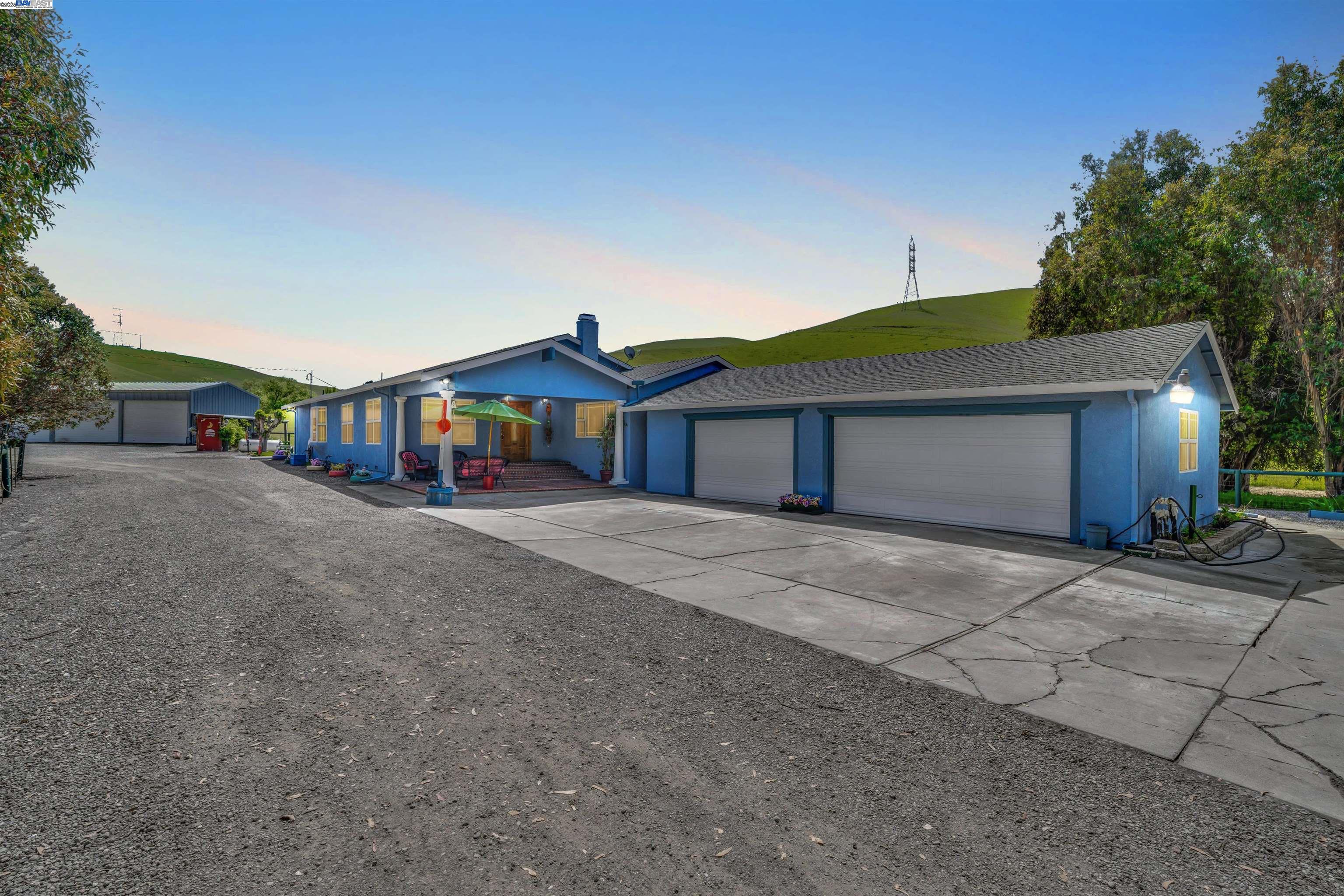 Detail Gallery Image 7 of 50 For 7033 Collier Canyon Rd, Livermore,  CA 94551 - 3 Beds | 2 Baths