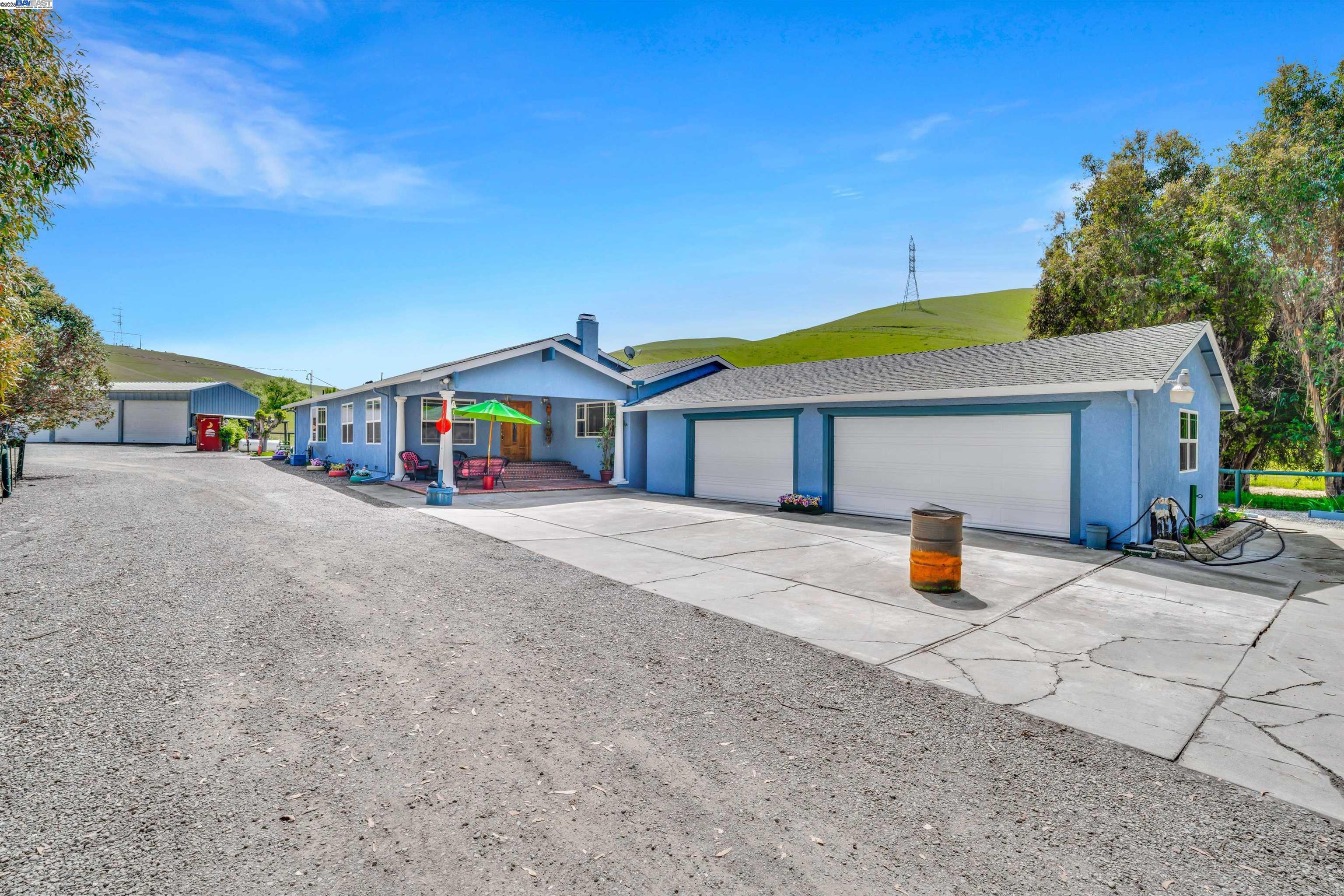 Detail Gallery Image 9 of 50 For 7033 Collier Canyon Rd, Livermore,  CA 94551 - 3 Beds | 2 Baths