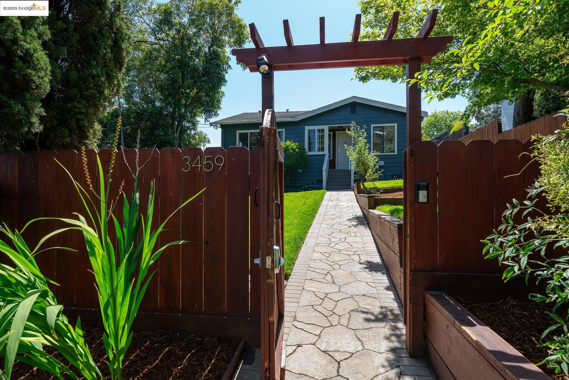 Detail Gallery Image 2 of 42 For 3459 Morcom, Oakland,  CA 94619 - 2 Beds | 2 Baths