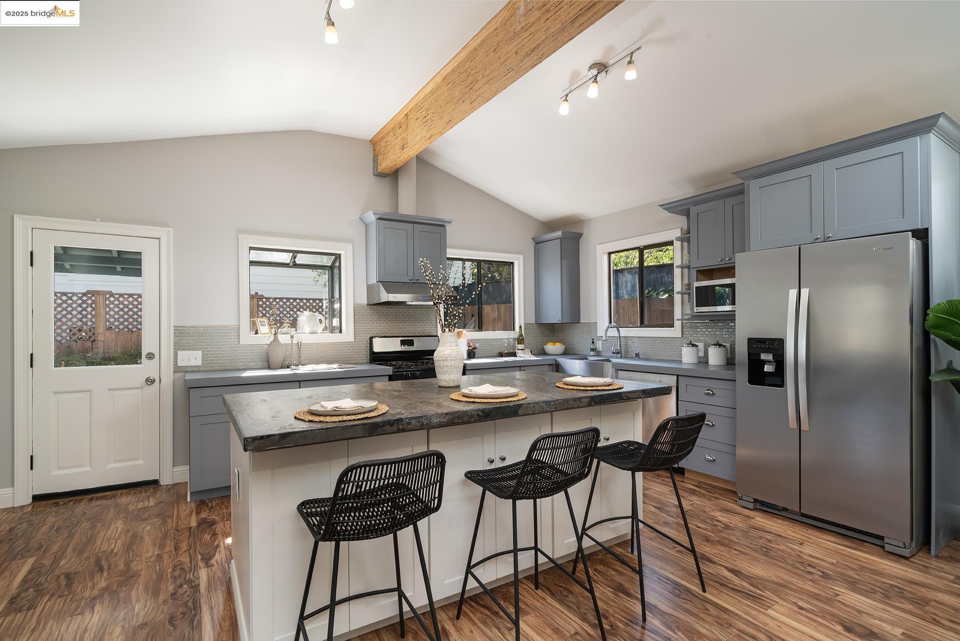 Detail Gallery Image 15 of 42 For 3459 Morcom, Oakland,  CA 94619 - 2 Beds | 2 Baths