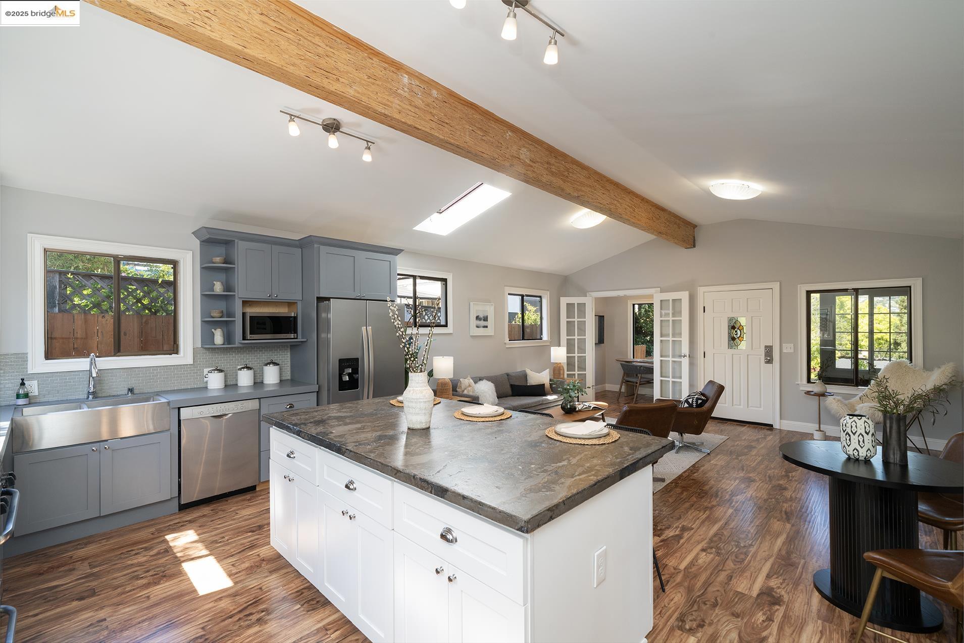 Detail Gallery Image 16 of 42 For 3459 Morcom, Oakland,  CA 94619 - 2 Beds | 2 Baths