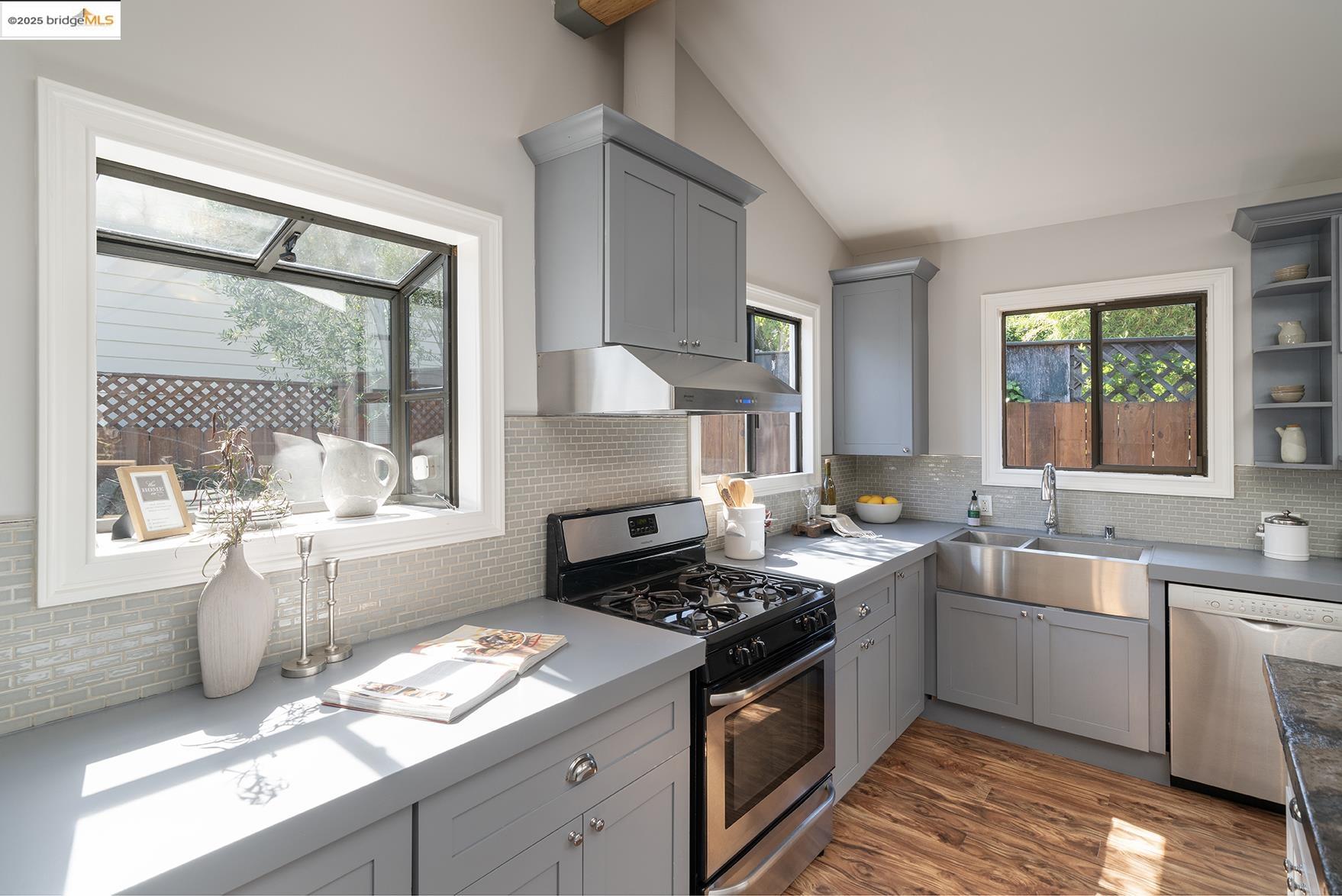 Detail Gallery Image 17 of 42 For 3459 Morcom, Oakland,  CA 94619 - 2 Beds | 2 Baths