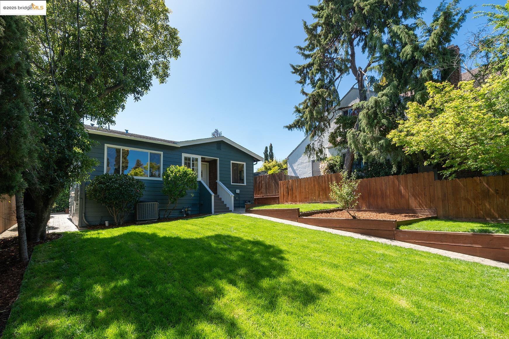 Detail Gallery Image 3 of 42 For 3459 Morcom, Oakland,  CA 94619 - 2 Beds | 2 Baths