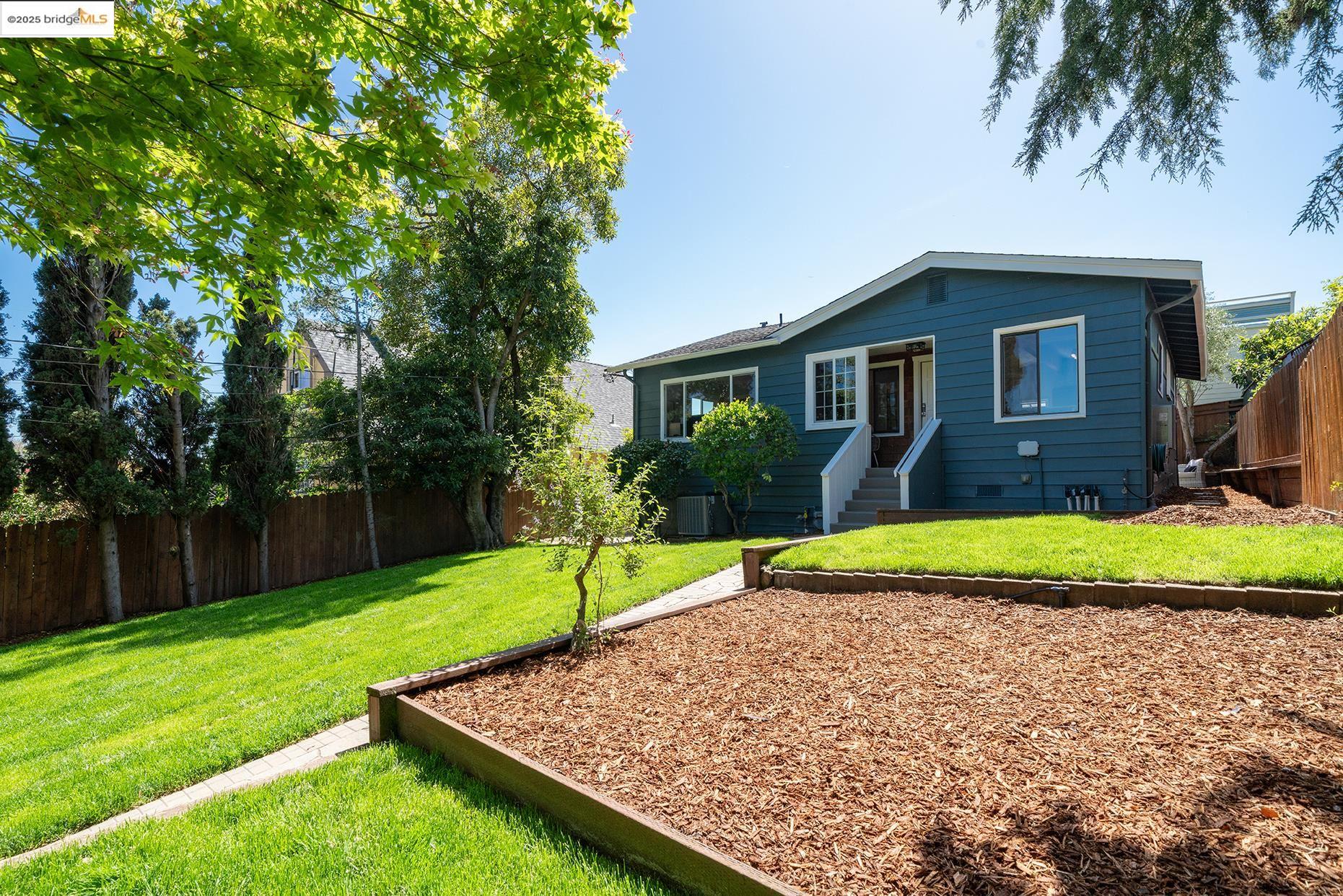 Detail Gallery Image 4 of 42 For 3459 Morcom, Oakland,  CA 94619 - 2 Beds | 2 Baths