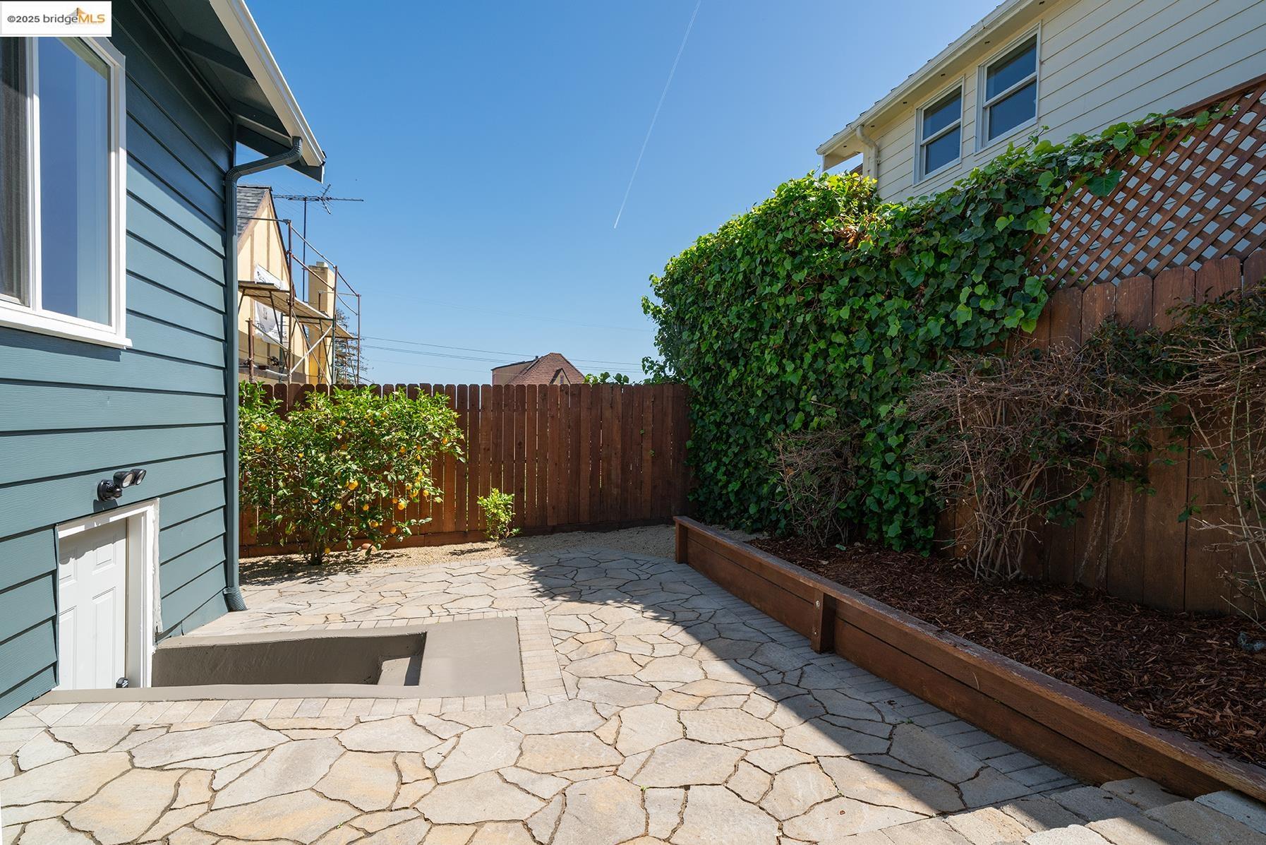 Detail Gallery Image 32 of 42 For 3459 Morcom, Oakland,  CA 94619 - 2 Beds | 2 Baths