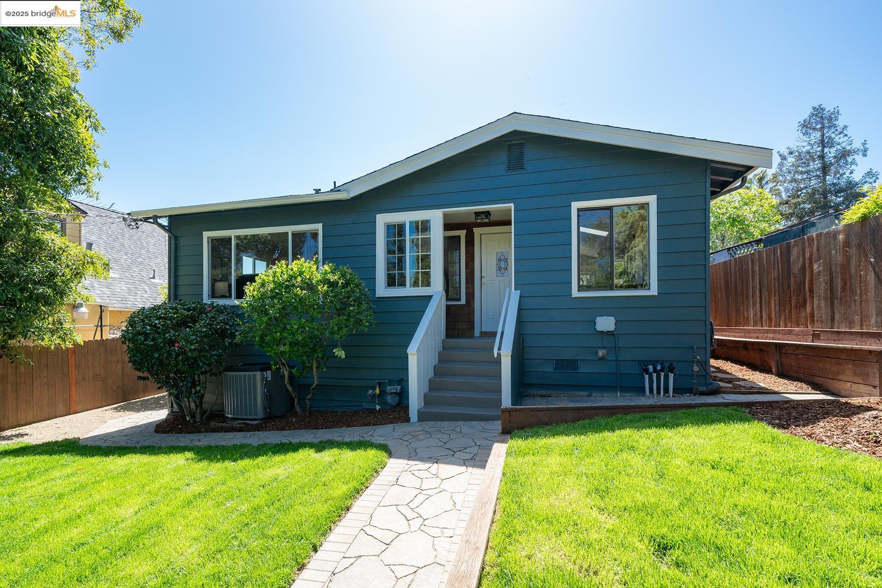 Detail Gallery Image 5 of 42 For 3459 Morcom, Oakland,  CA 94619 - 2 Beds | 2 Baths