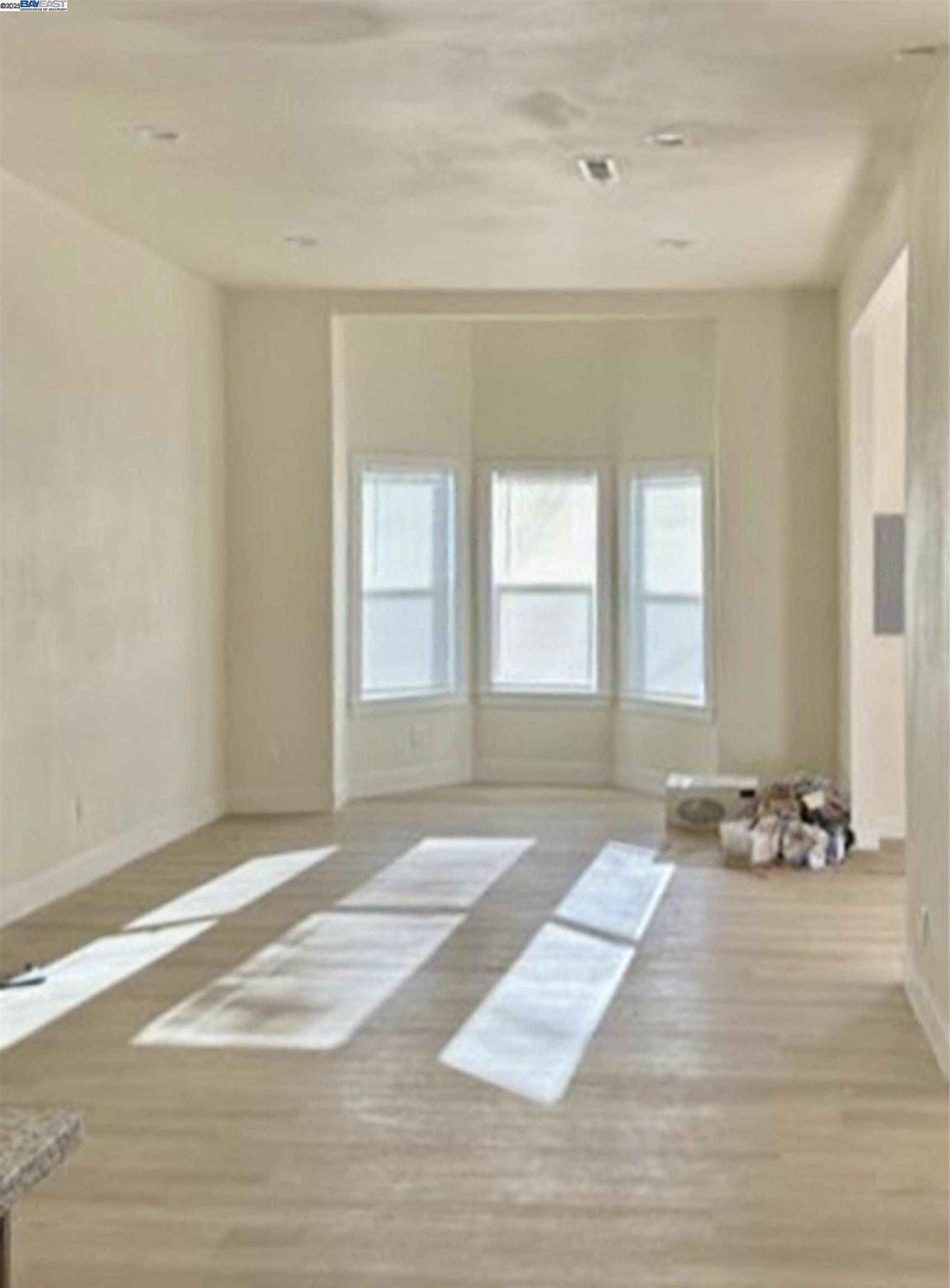 Detail Gallery Image 16 of 16 For 1130 E 11th St, Oakland,  CA 94606 - 3 Beds | 1/1 Baths