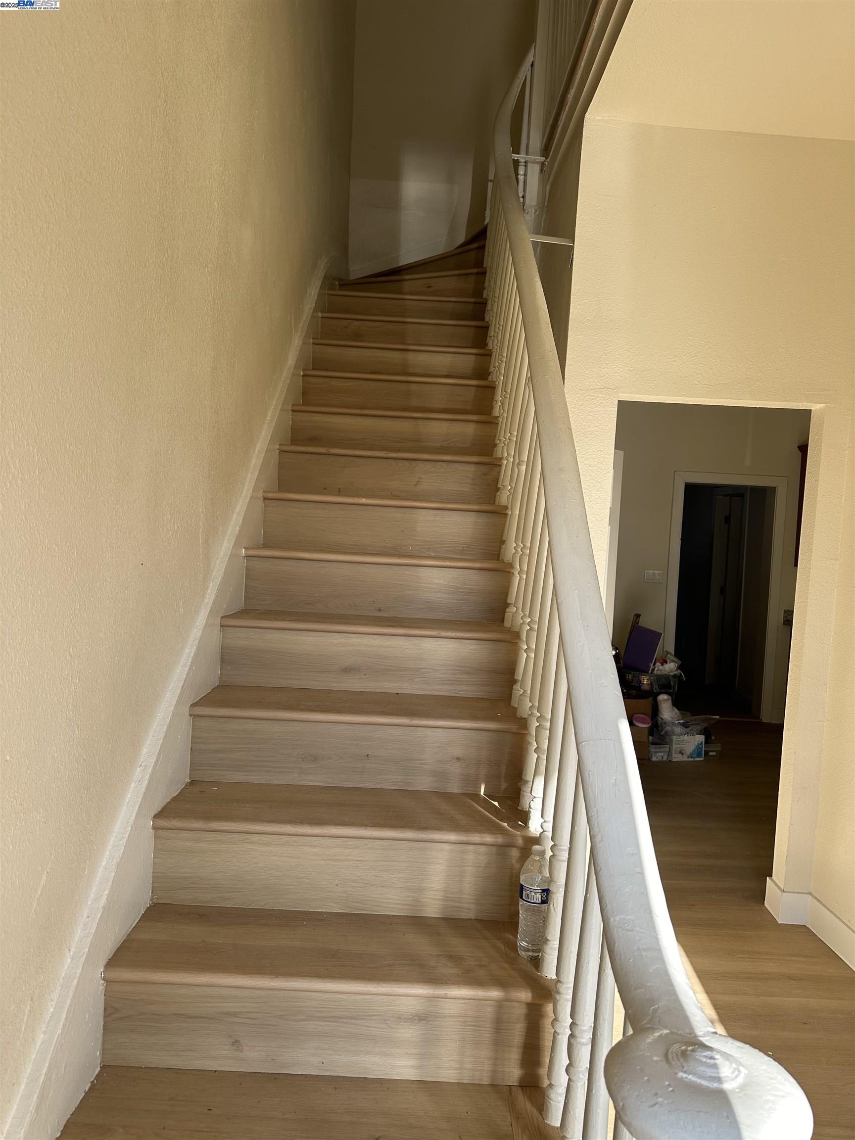 Detail Gallery Image 5 of 16 For 1130 E 11th St, Oakland,  CA 94606 - 3 Beds | 1/1 Baths