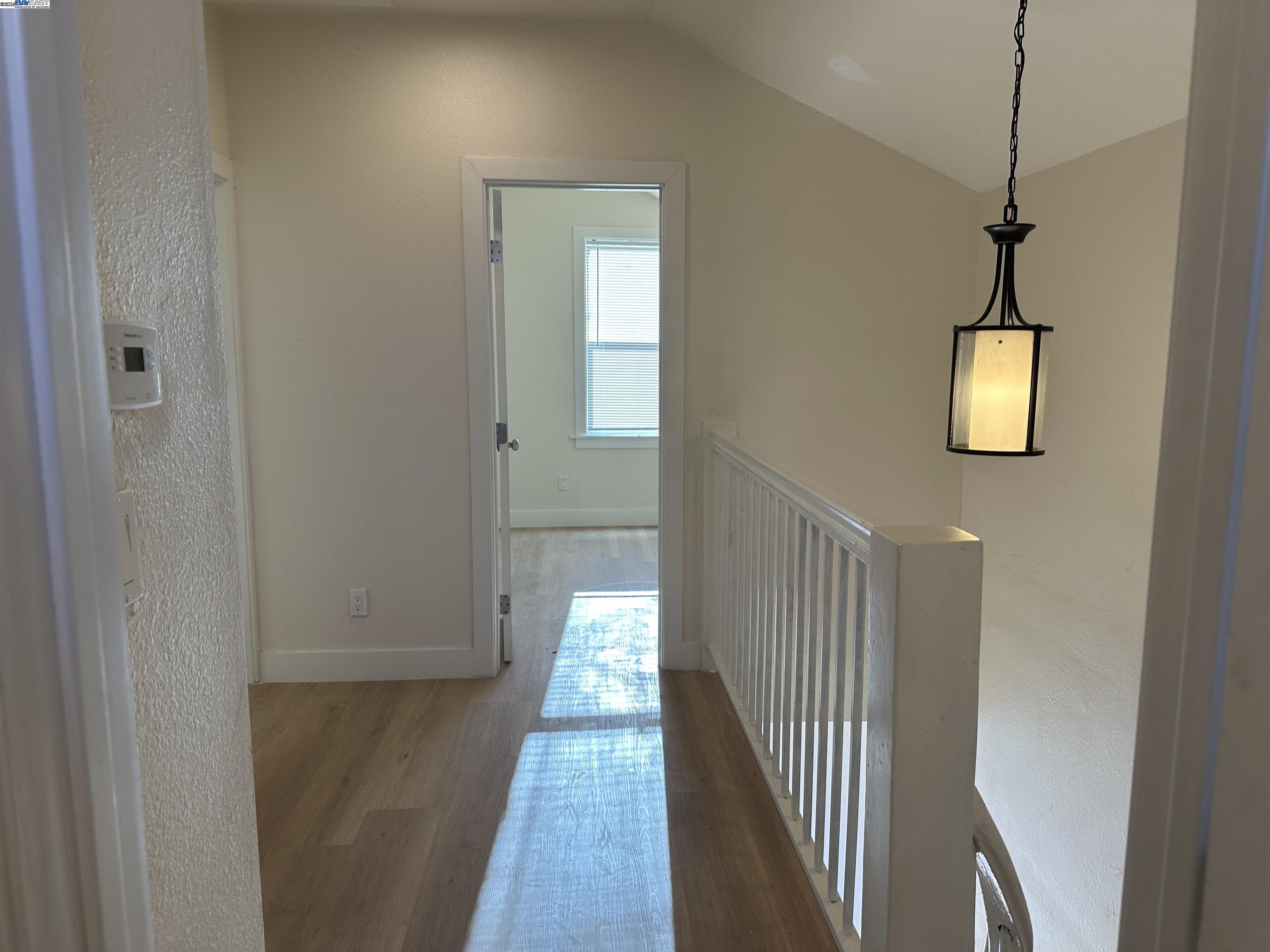 Detail Gallery Image 6 of 16 For 1130 E 11th St, Oakland,  CA 94606 - 3 Beds | 1/1 Baths