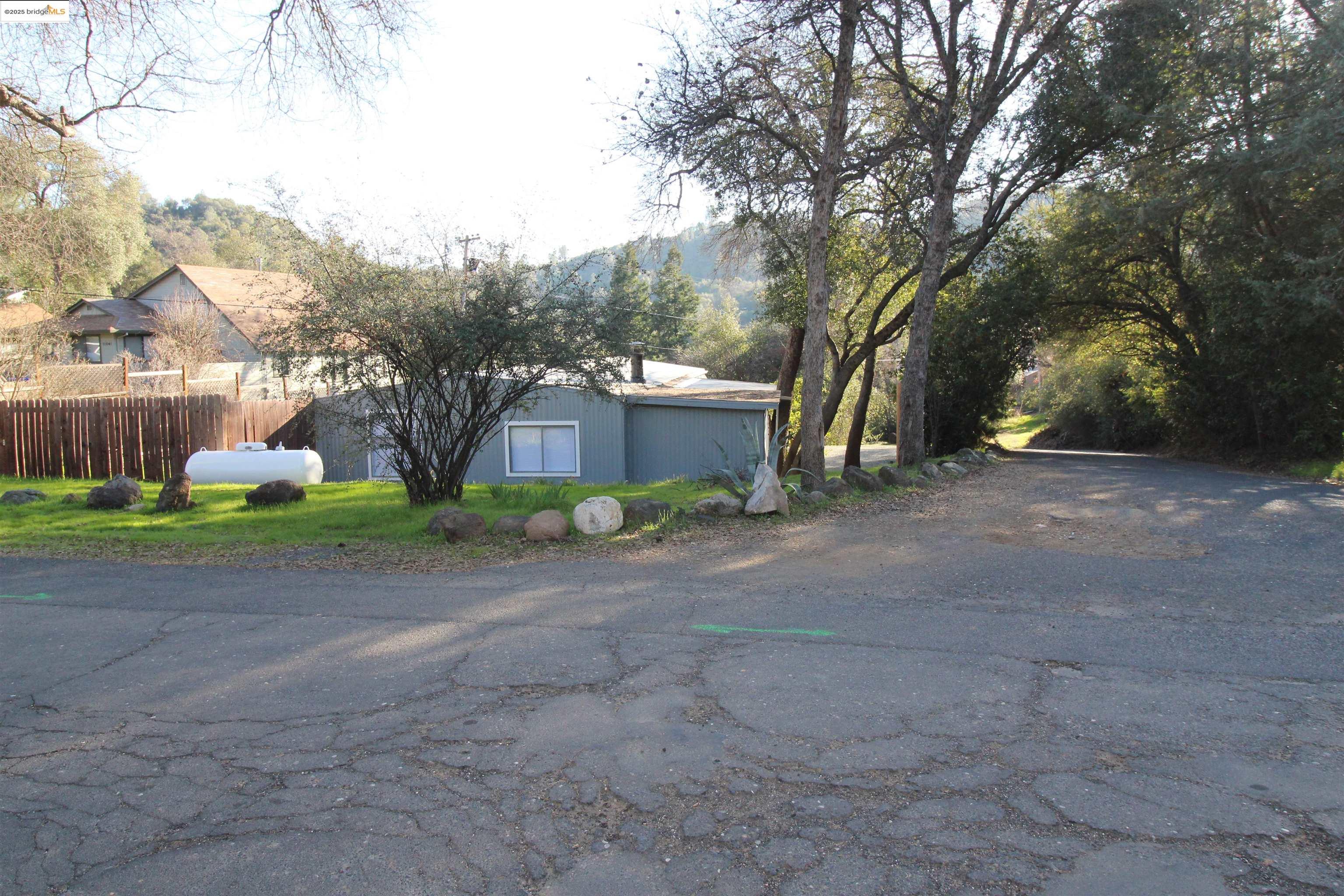 Detail Gallery Image 7 of 53 For 18801 Chabroullian, Jamestown,  CA 95327 - 4 Beds | 2 Baths