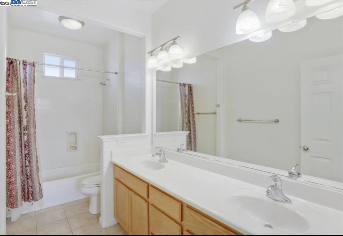 Detail Gallery Image 11 of 13 For 557 Stetson Drive, Oakdale,  CA 95361 - 5 Beds | 4 Baths