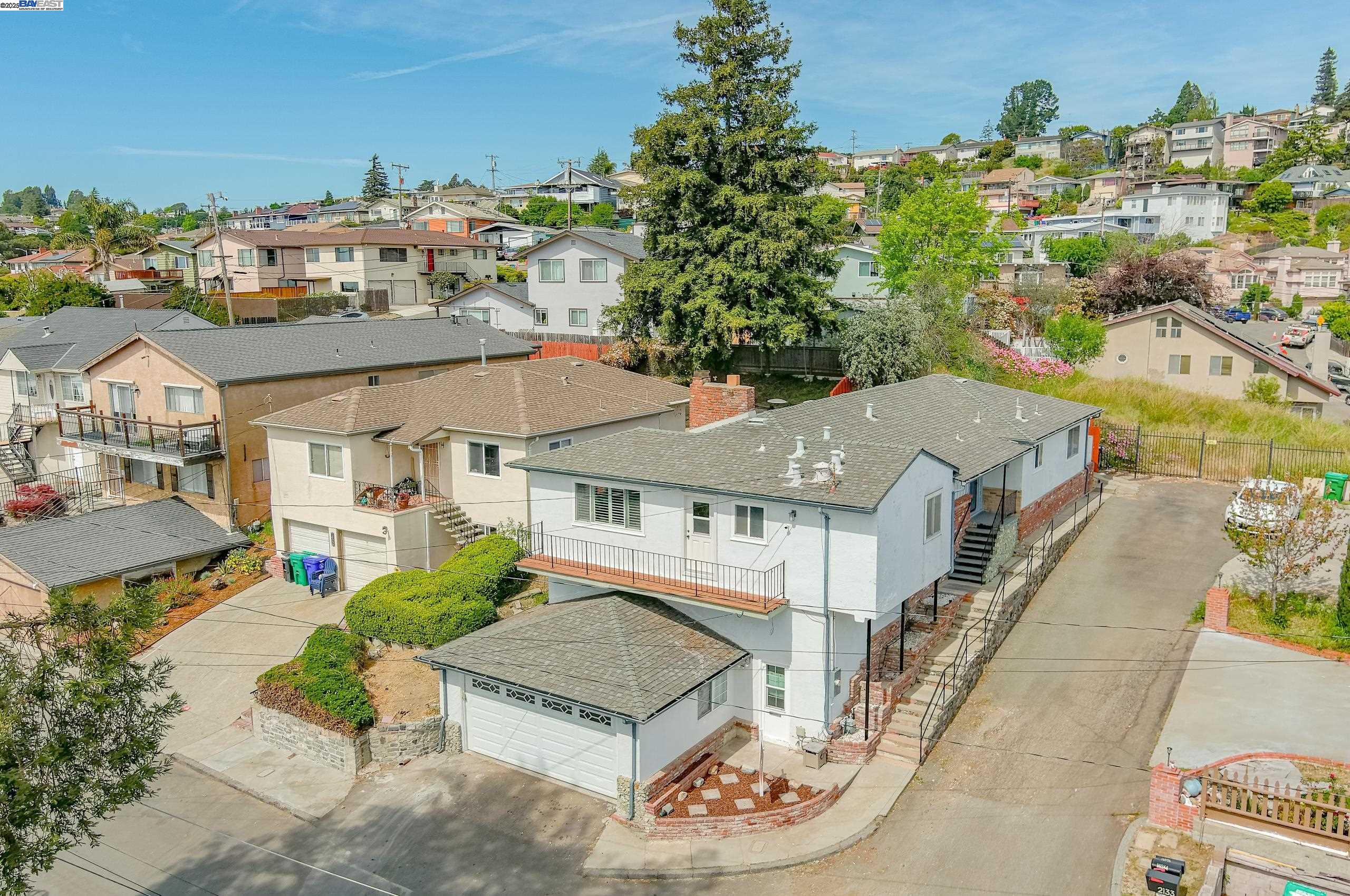 Detail Gallery Image 1 of 36 For 16560 Russell Ct, San Leandro,  CA 94578 - 3 Beds | 2 Baths