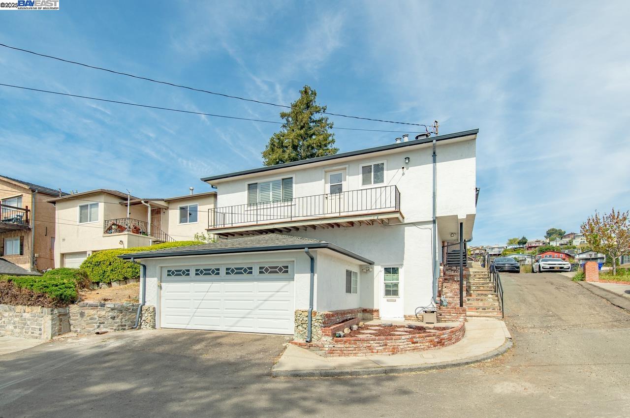 Detail Gallery Image 2 of 36 For 16560 Russell Ct, San Leandro,  CA 94578 - 3 Beds | 2 Baths