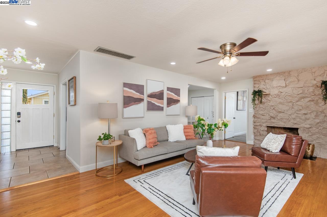 Detail Gallery Image 11 of 36 For 16560 Russell Ct, San Leandro,  CA 94578 - 3 Beds | 2 Baths
