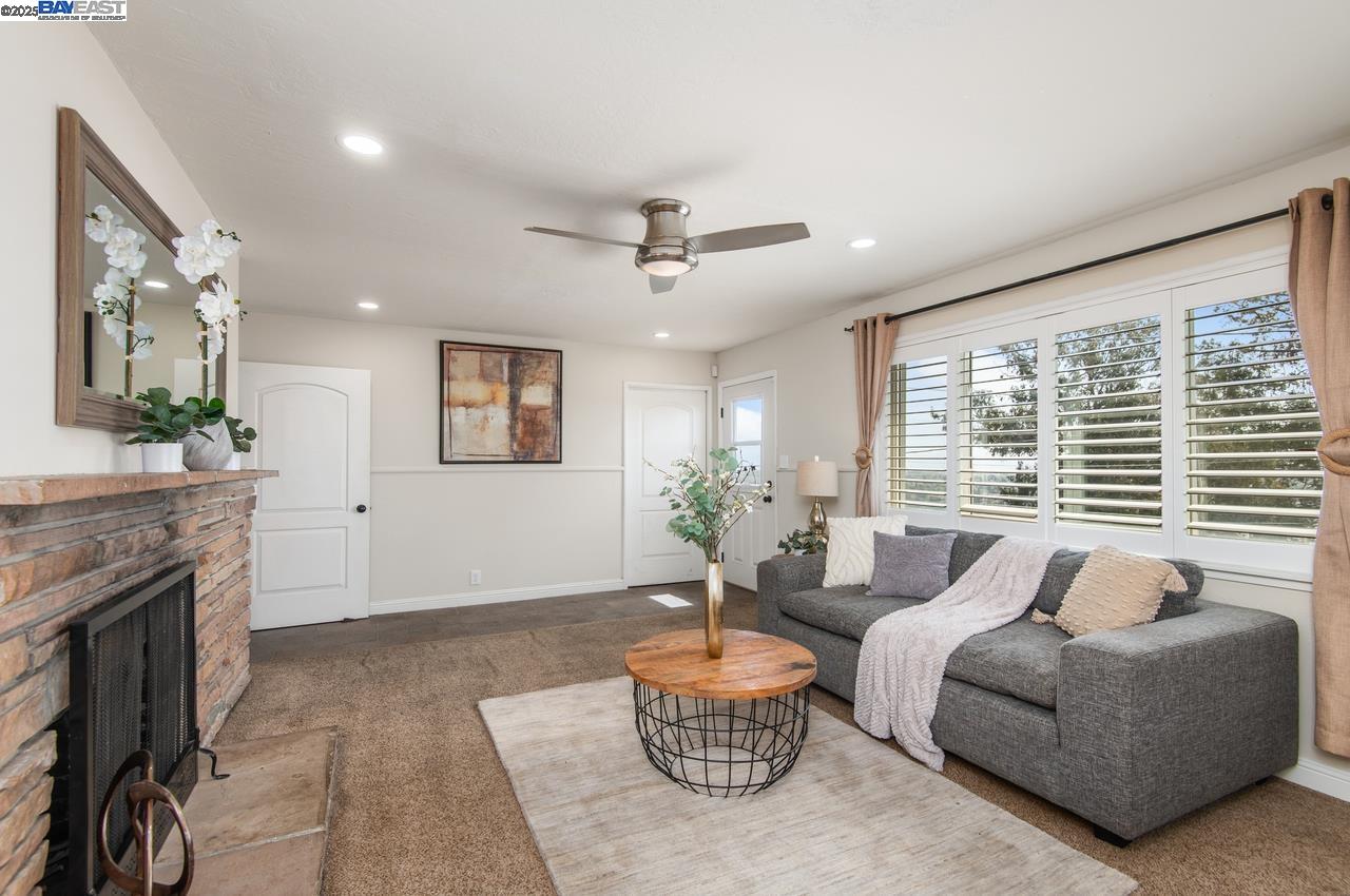Detail Gallery Image 14 of 36 For 16560 Russell Ct, San Leandro,  CA 94578 - 3 Beds | 2 Baths