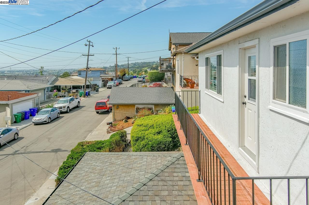 Detail Gallery Image 16 of 36 For 16560 Russell Ct, San Leandro,  CA 94578 - 3 Beds | 2 Baths