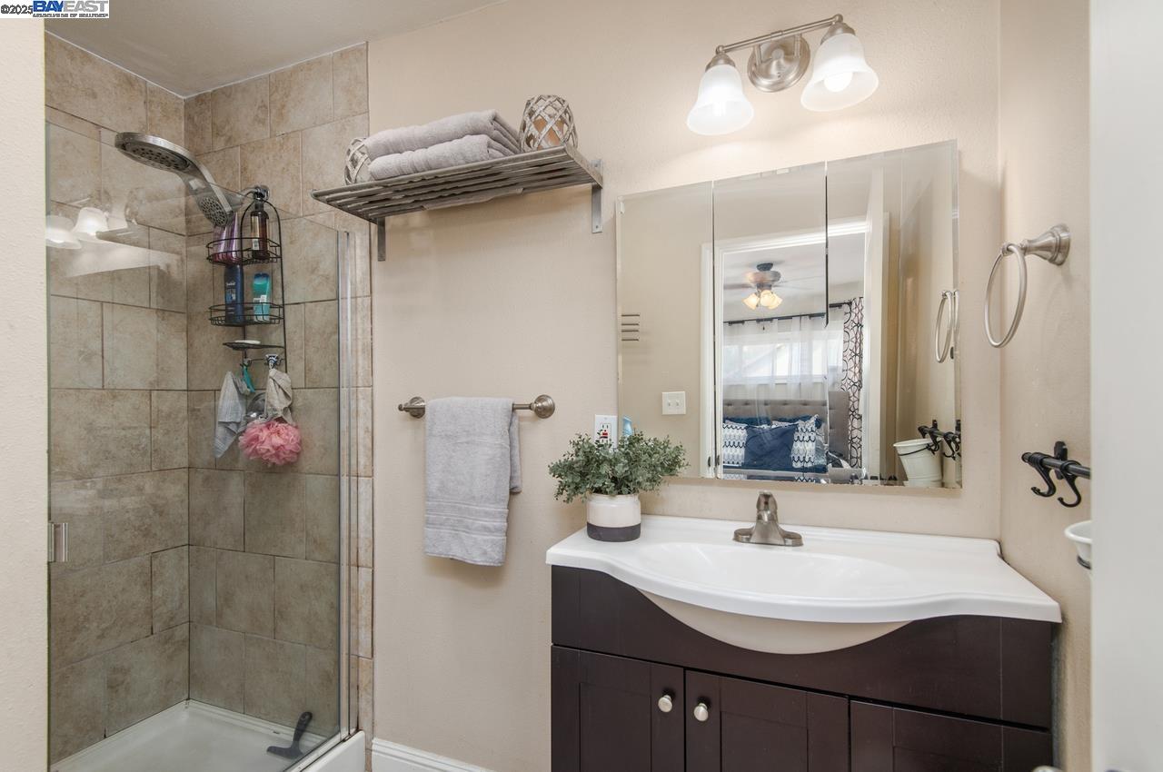 Detail Gallery Image 19 of 36 For 16560 Russell Ct, San Leandro,  CA 94578 - 3 Beds | 2 Baths