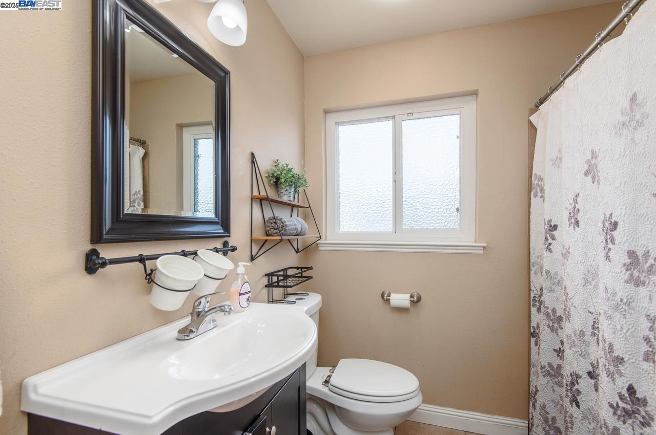 Detail Gallery Image 24 of 36 For 16560 Russell Ct, San Leandro,  CA 94578 - 3 Beds | 2 Baths
