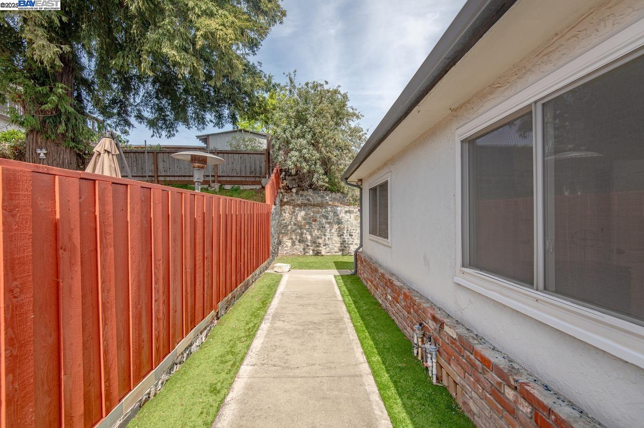 Detail Gallery Image 27 of 36 For 16560 Russell Ct, San Leandro,  CA 94578 - 3 Beds | 2 Baths