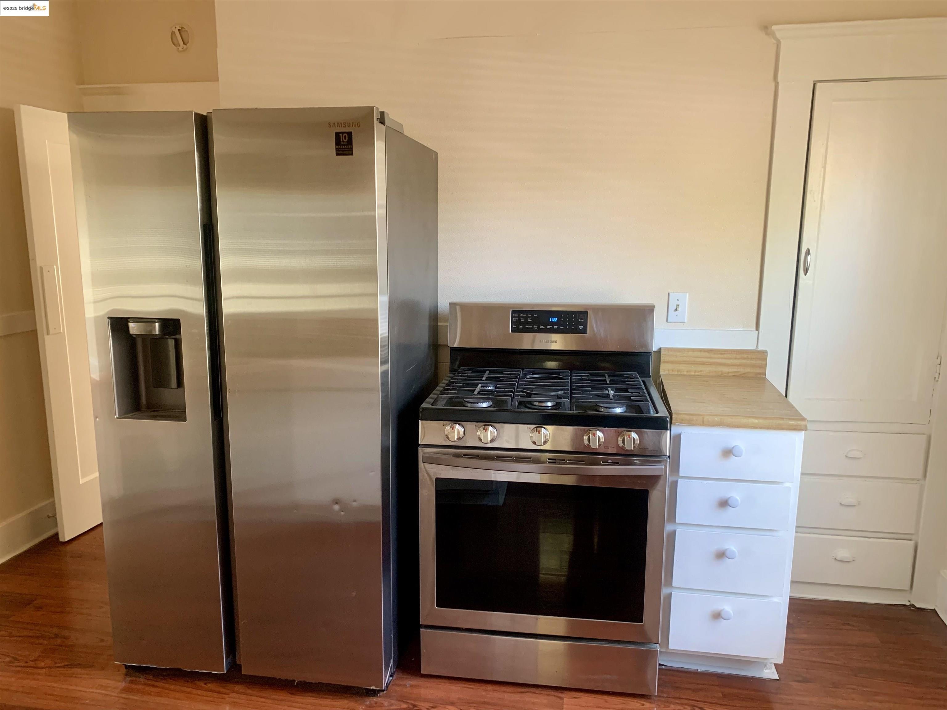 Detail Gallery Image 14 of 28 For 1028 61st St, Oakland,  CA 94608 - 2 Beds | 1 Baths