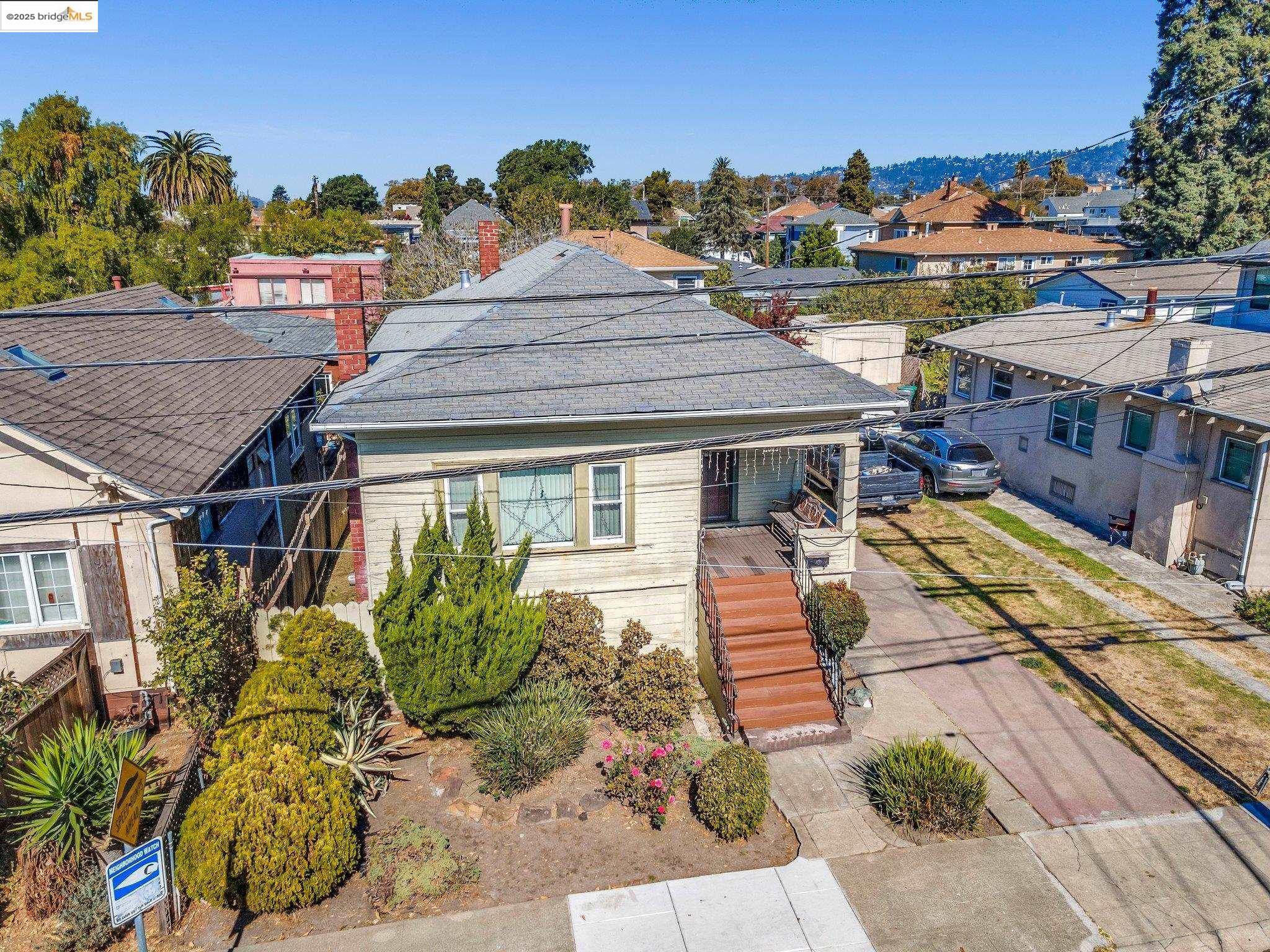 Detail Gallery Image 6 of 11 For 1028 61st St, Oakland,  CA 94608 - 2 Beds | 1 Baths