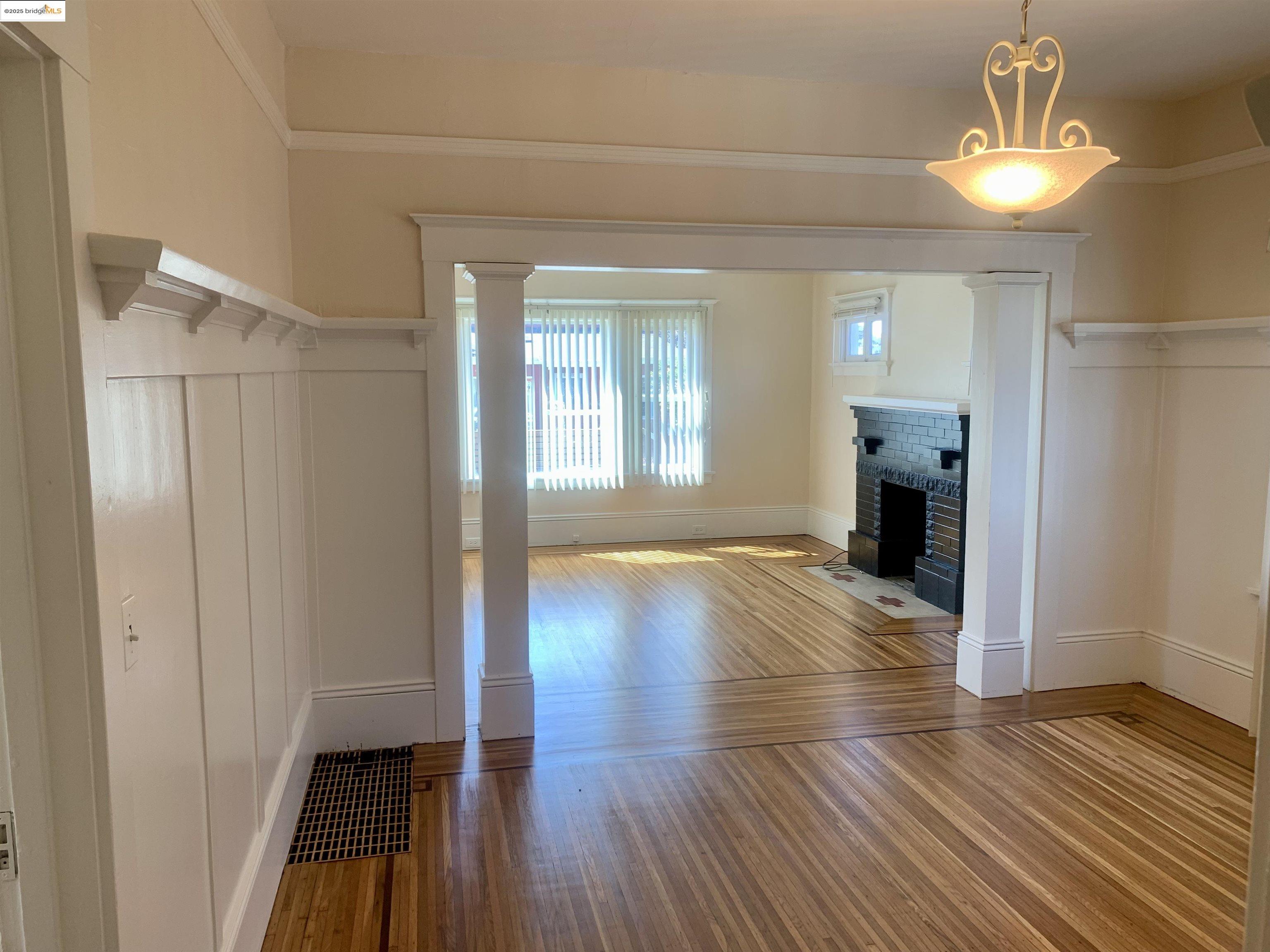 Detail Gallery Image 7 of 28 For 1028 61st St, Oakland,  CA 94608 - 2 Beds | 1 Baths