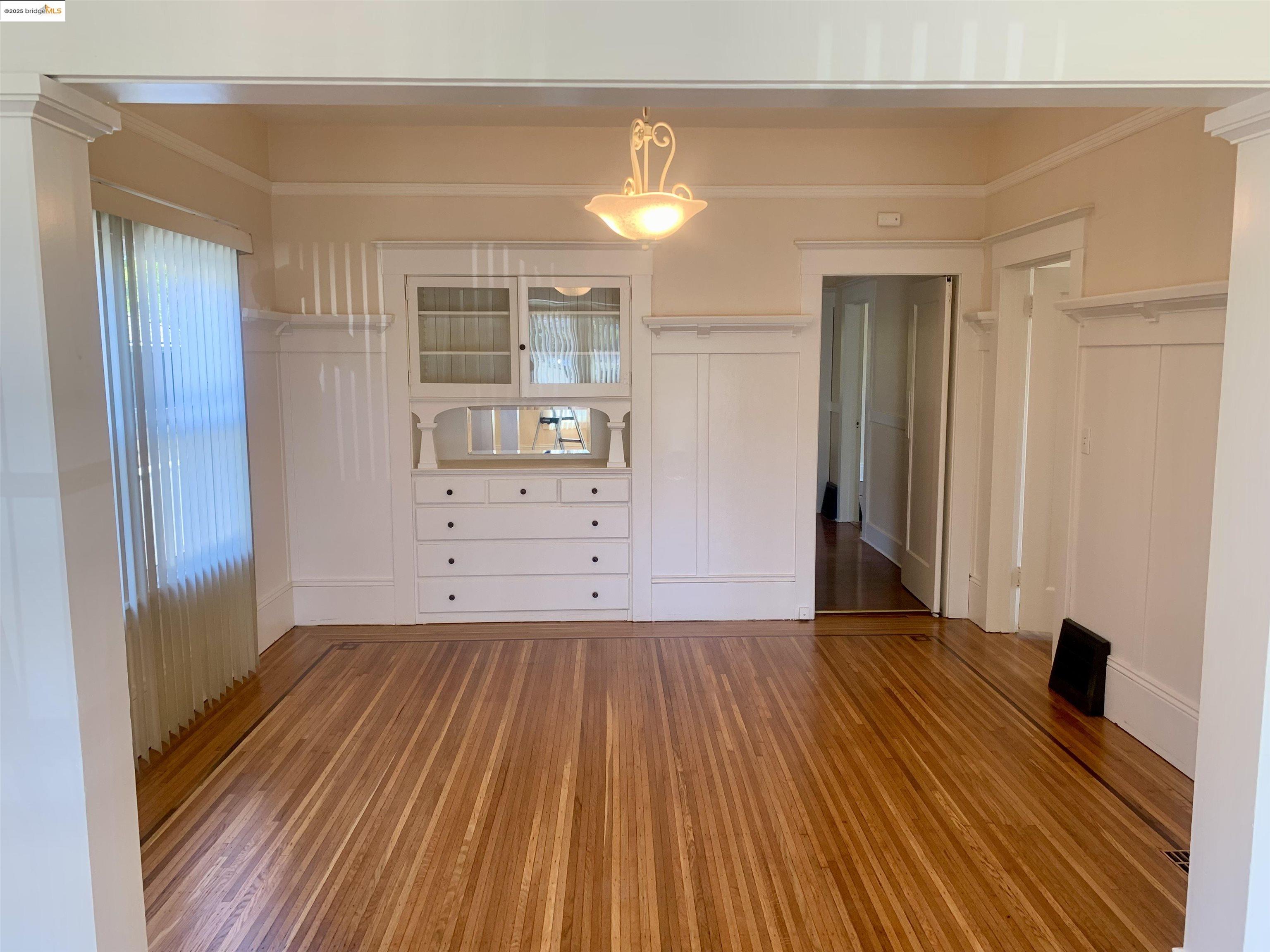 Detail Gallery Image 9 of 28 For 1028 61st St, Oakland,  CA 94608 - 2 Beds | 1 Baths