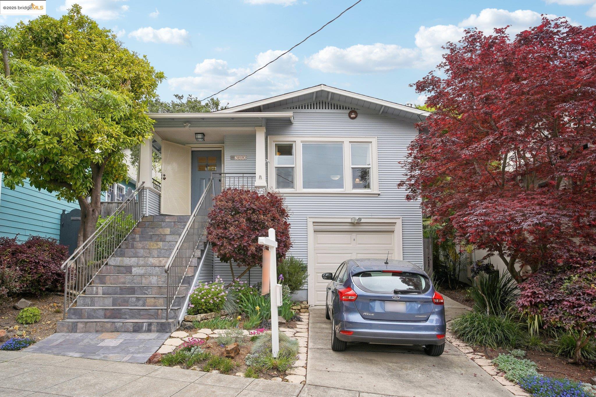 Detail Gallery Image 1 of 1 For 3890 Whittle Ave, Oakland,  CA 94602 - 2 Beds | 1 Baths