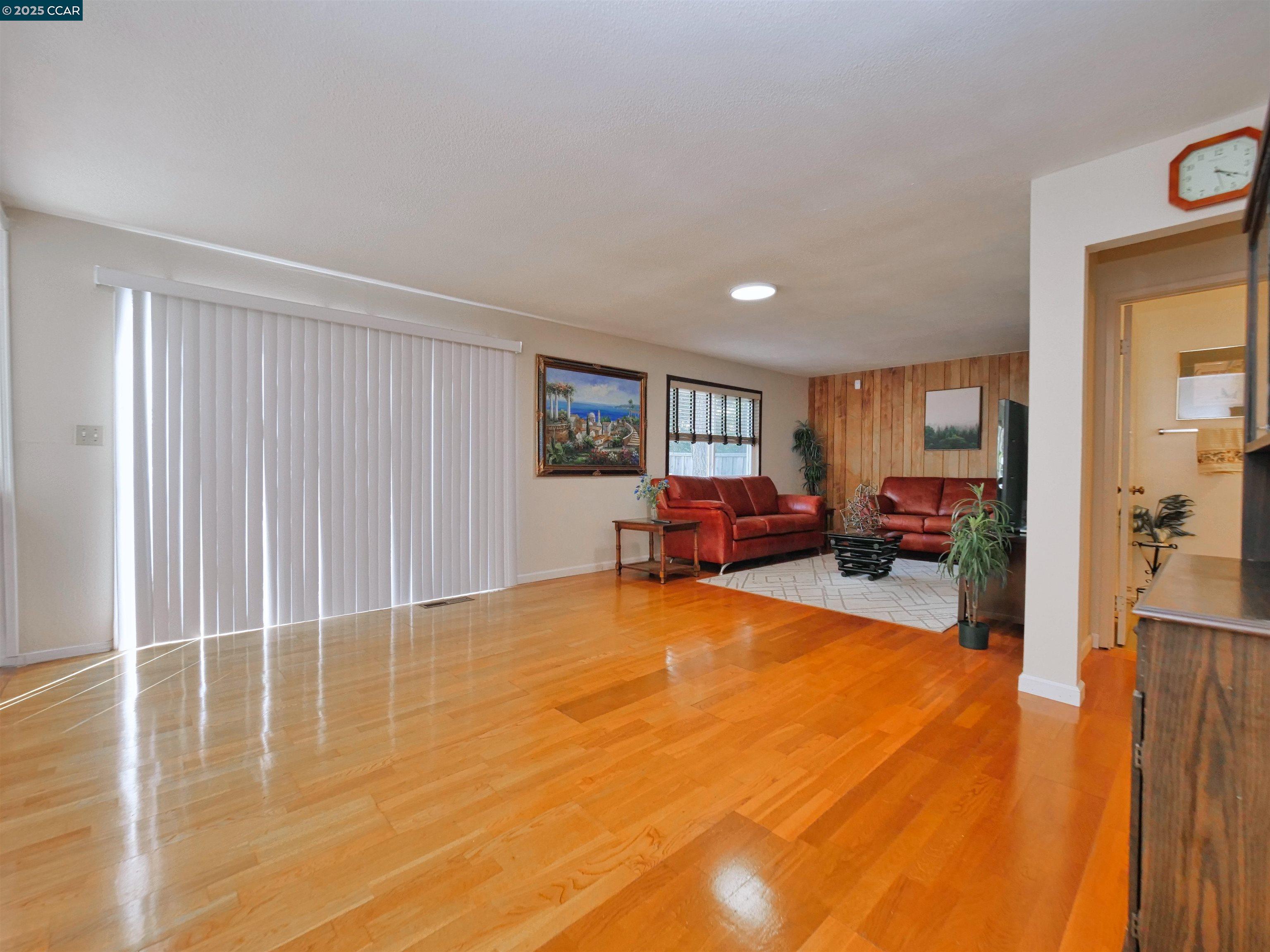 Detail Gallery Image 9 of 33 For 1207 Club Dr, Richmond,  CA 94803 - 3 Beds | 2/1 Baths