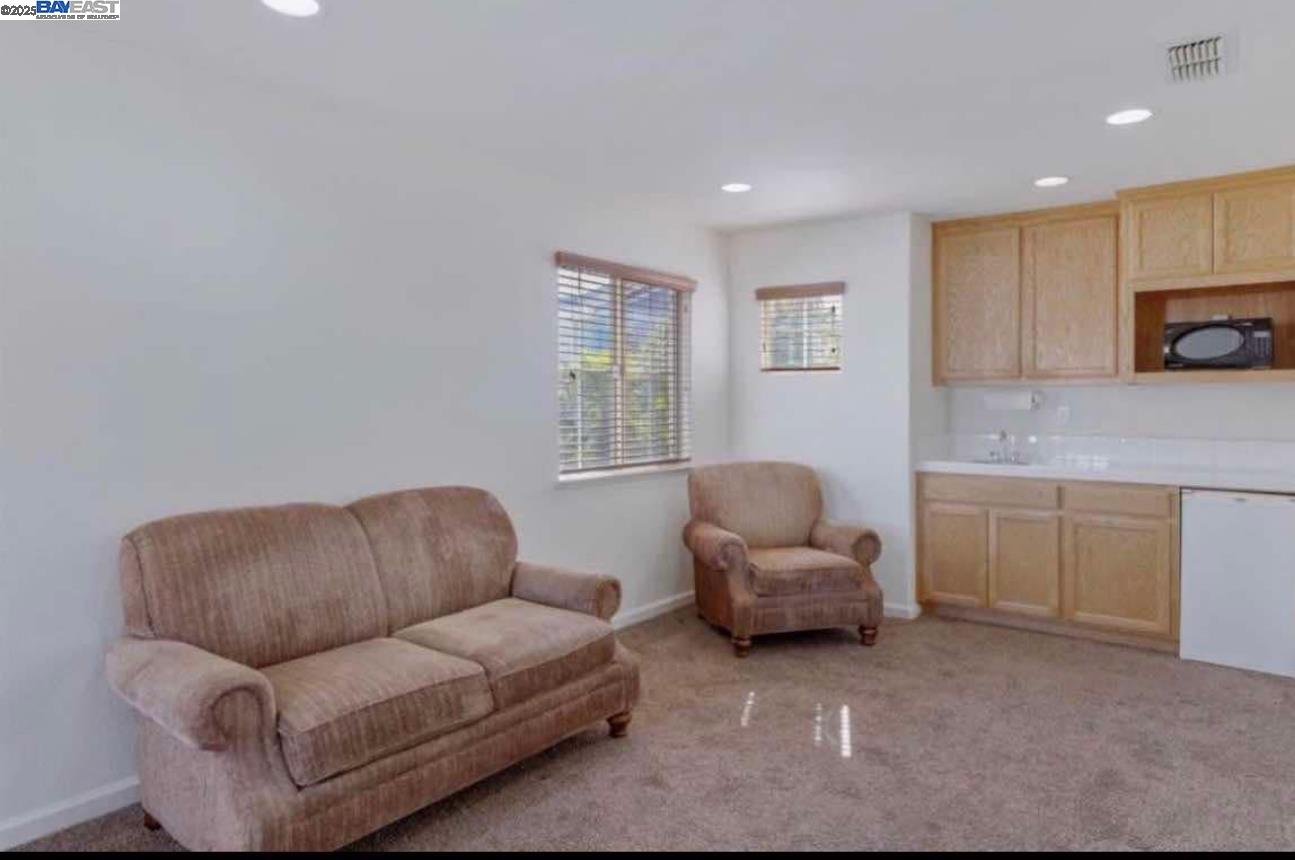 Detail Gallery Image 5 of 8 For 557 Stetson Dr, Oakdale,  CA 95361 - 1 Beds | 1 Baths