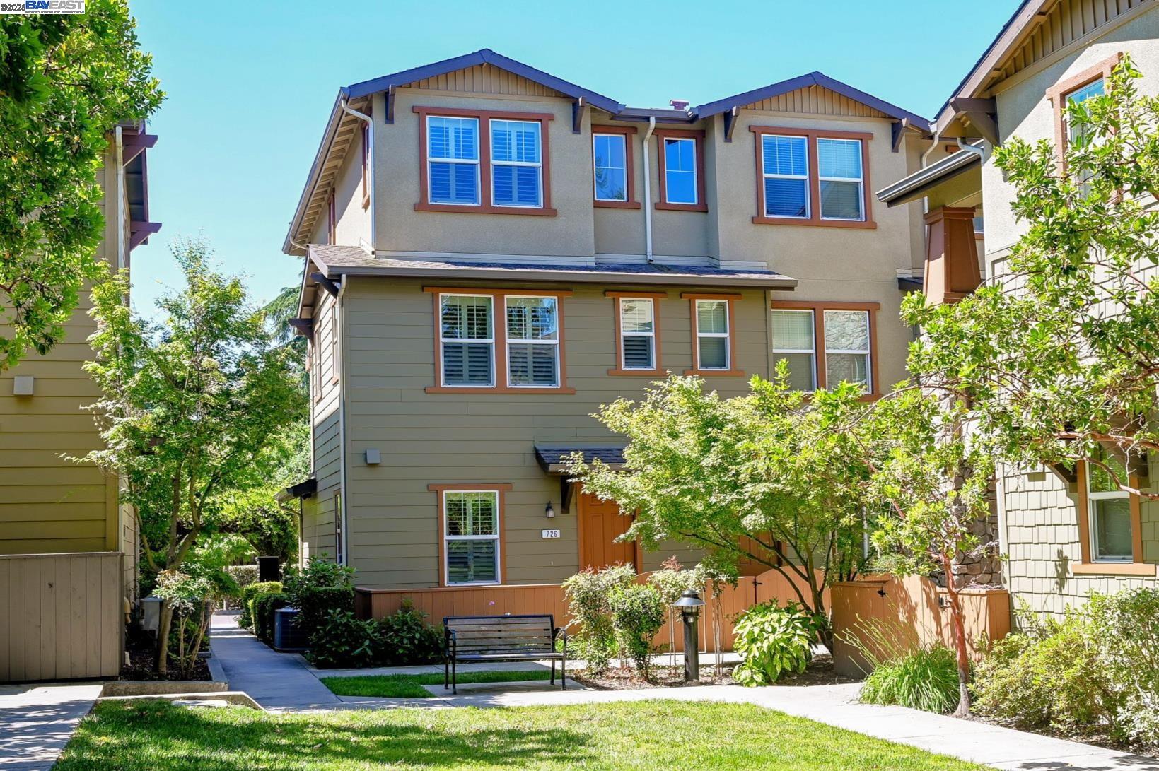 MLS: 41094578 Condo For Sale