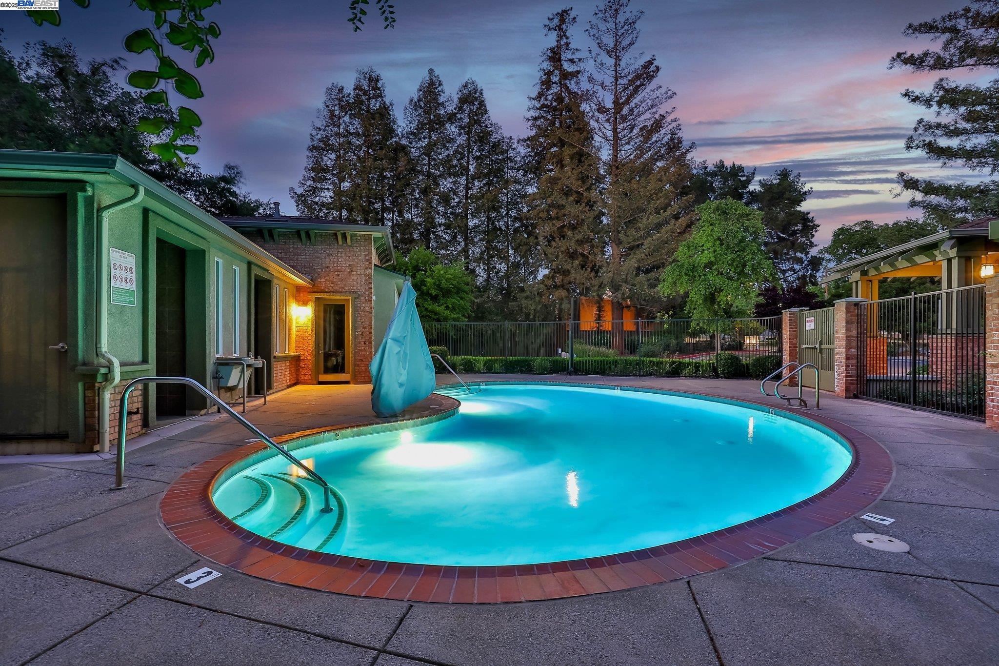 Detail Gallery Image 19 of 25 For 726 El Paseo Cir, Walnut Creek,  CA 94597 - 3 Beds | 3/1 Baths