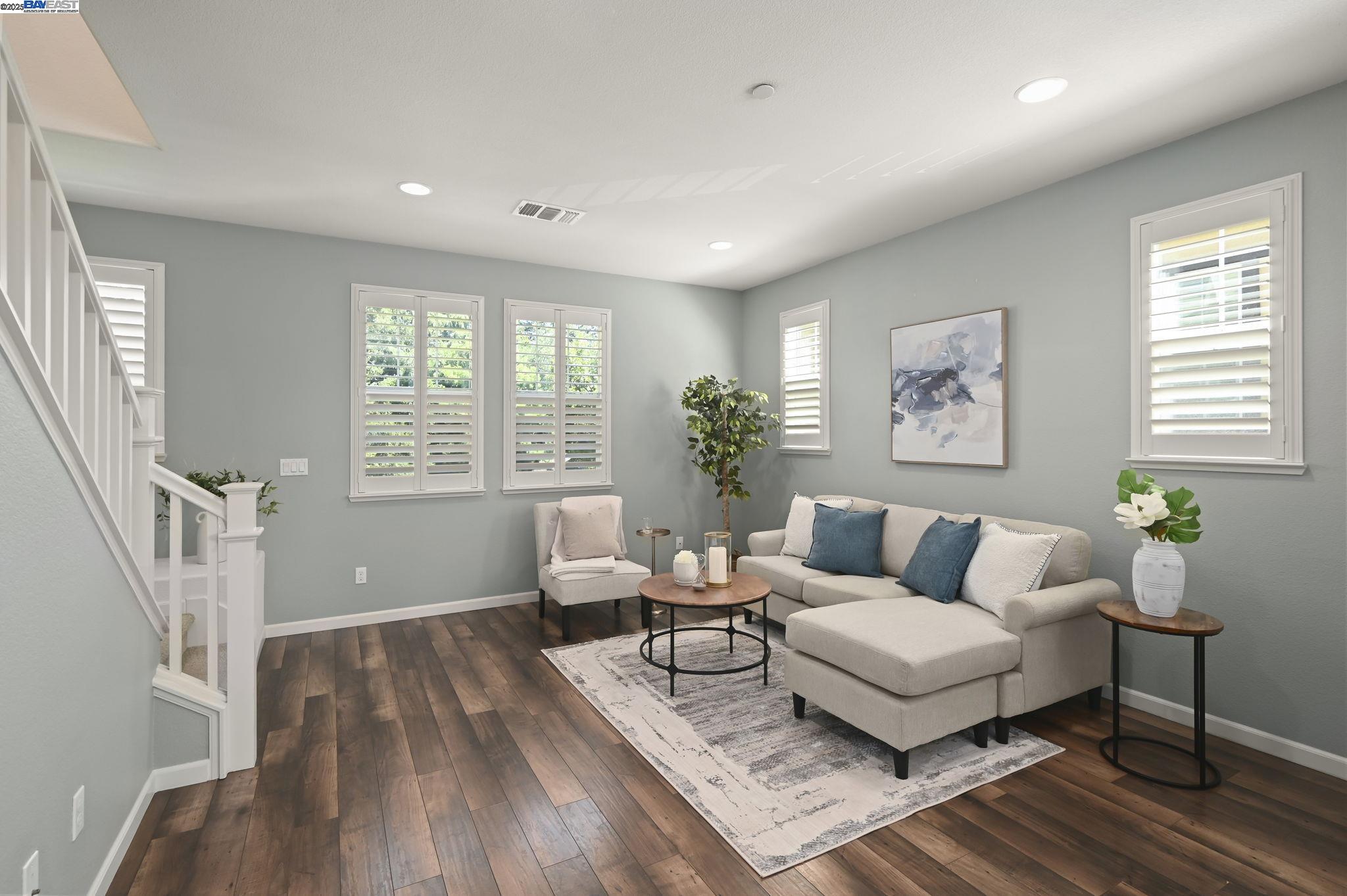 Detail Gallery Image 5 of 25 For 726 El Paseo Cir, Walnut Creek,  CA 94597 - 3 Beds | 3/1 Baths