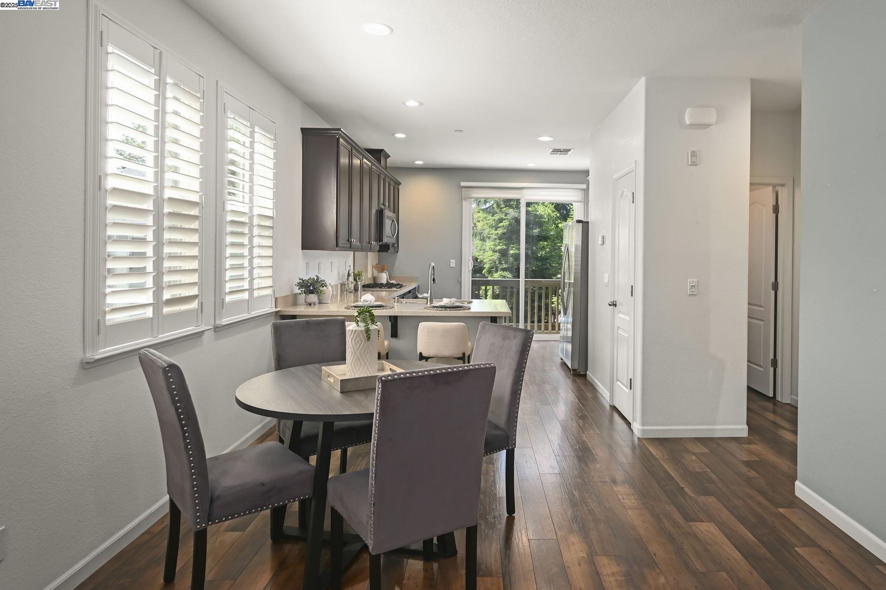 Detail Gallery Image 7 of 25 For 726 El Paseo Cir, Walnut Creek,  CA 94597 - 3 Beds | 3/1 Baths