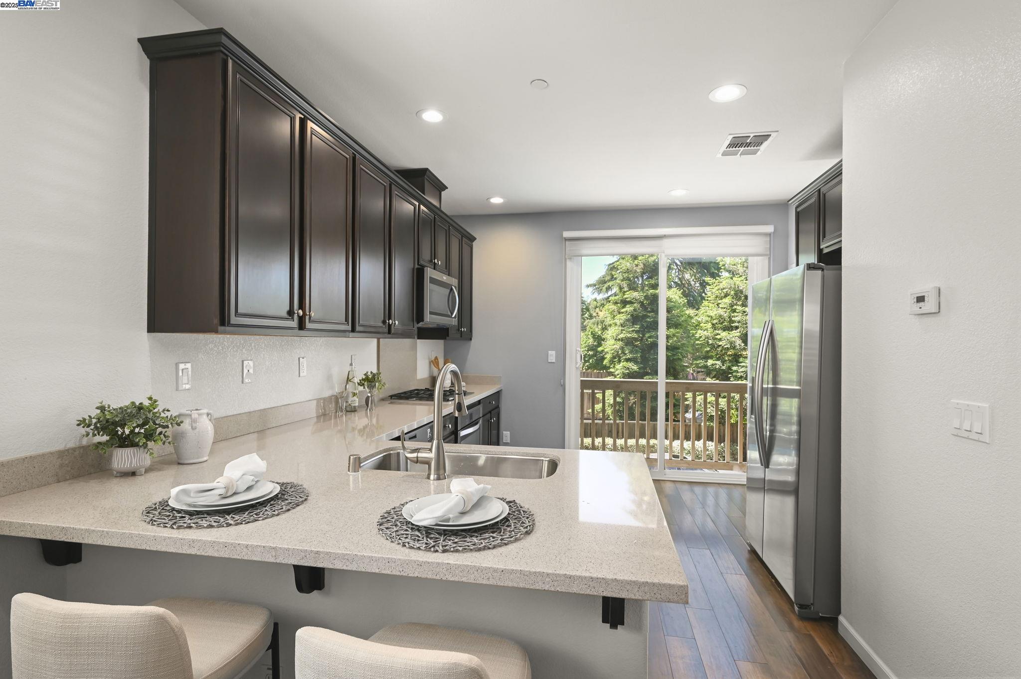 Detail Gallery Image 8 of 25 For 726 El Paseo Cir, Walnut Creek,  CA 94597 - 3 Beds | 3/1 Baths