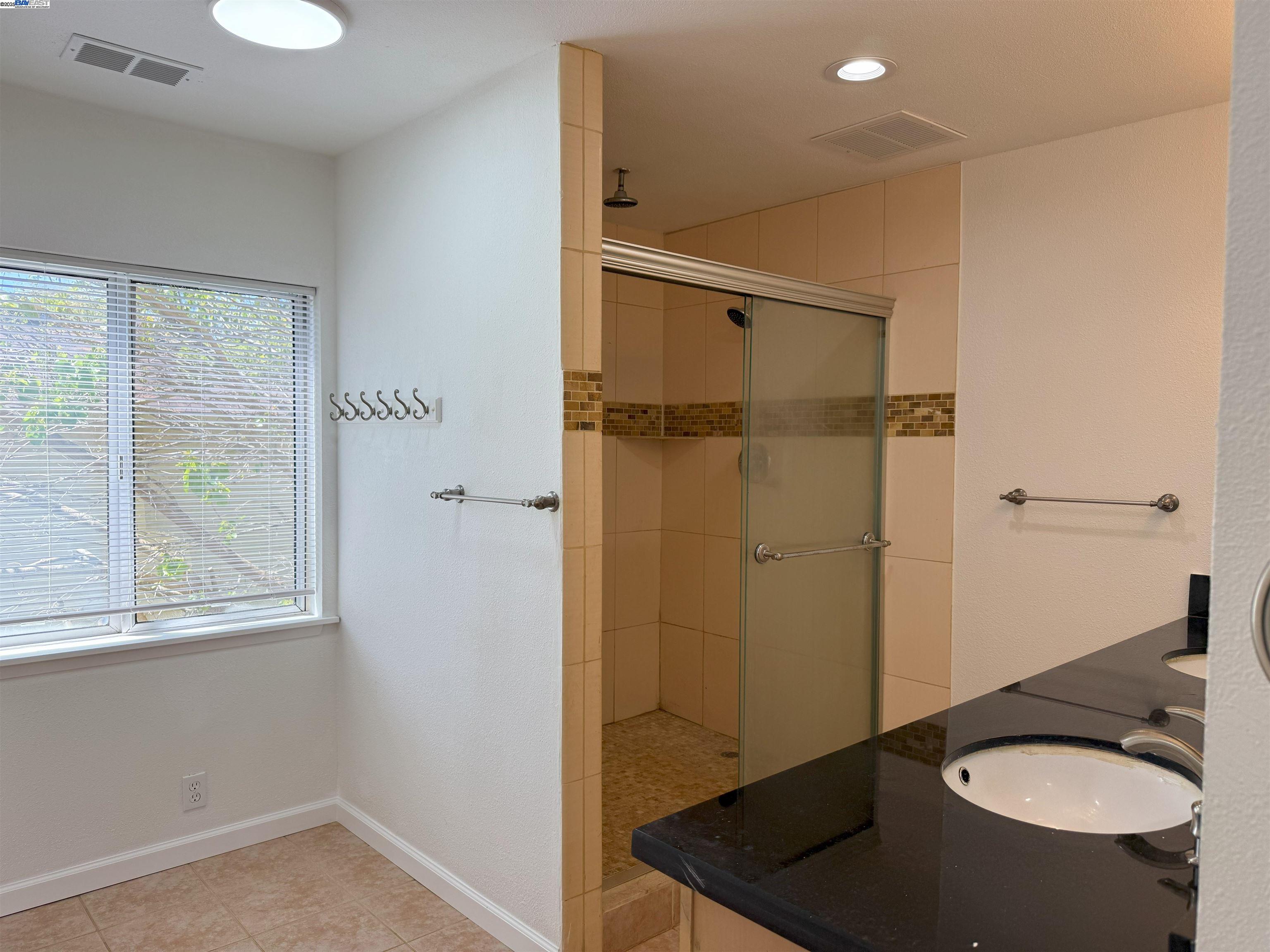 Detail Gallery Image 19 of 36 For 663 Renfrew Rd, El Sobrante,  CA 94803 - 3 Beds | 3 Baths