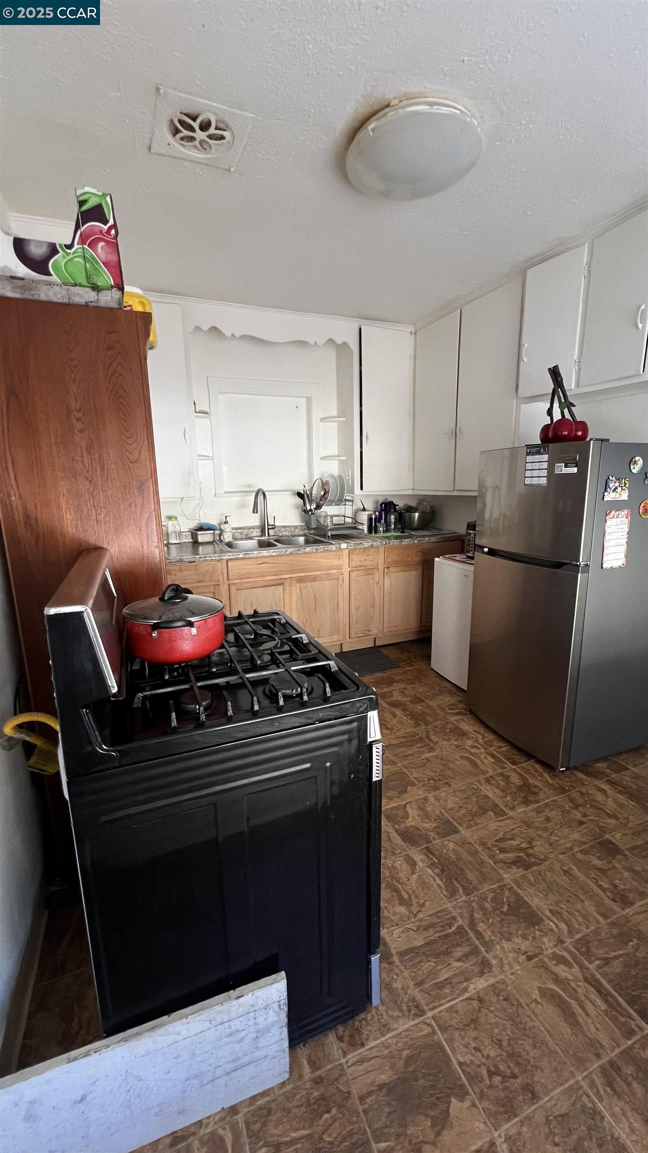 Detail Gallery Image 9 of 15 For 2619 62nd Ave., Oakland,  CA 94605 - 2 Beds | 1 Baths