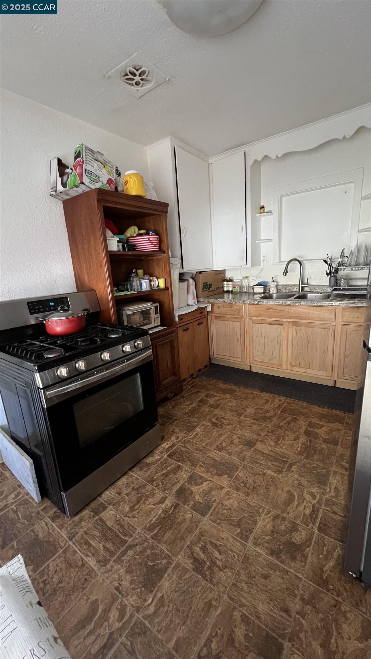 Detail Gallery Image 10 of 15 For 2619 62nd Ave., Oakland,  CA 94605 - 2 Beds | 1 Baths