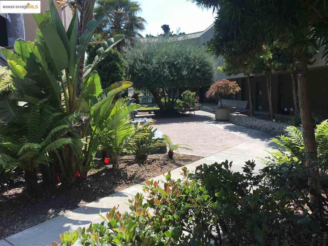 Detail Gallery Image 4 of 5 For 11 Embarcadero, Oakland,  CA 94607 - – Beds | – Baths