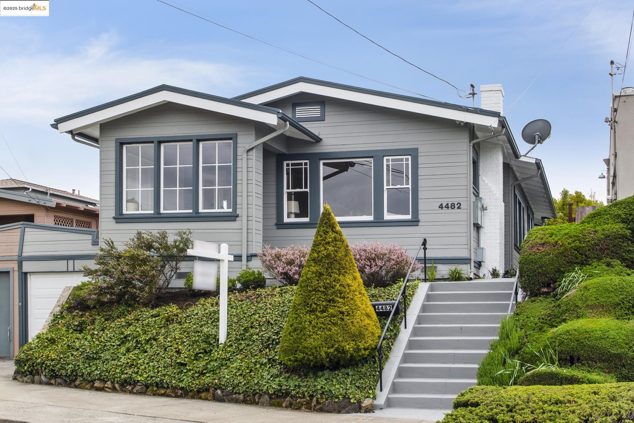 Detail Gallery Image 1 of 1 For 4482 Moraga Ave, Oakland,  CA 94611 - 2 Beds | 1 Baths