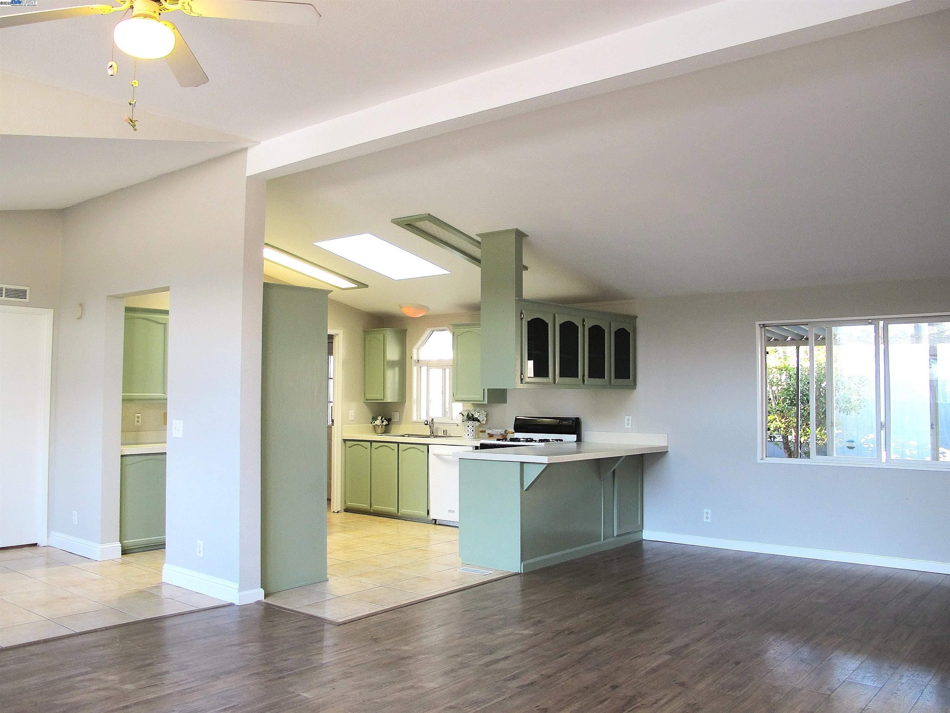 Detail Gallery Image 4 of 30 For 200 Ford Rd #63,  San Jose,  CA 95138 - 3 Beds | 2 Baths